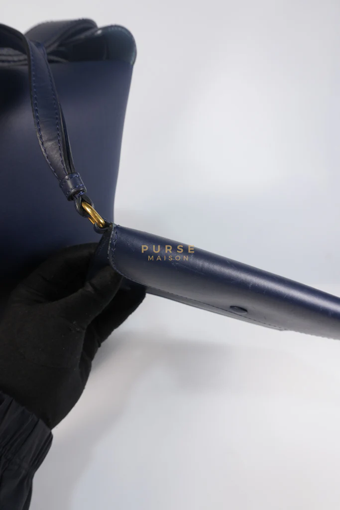 Burberry Bucket Bag Large in Navy Blue Leather - Image 41