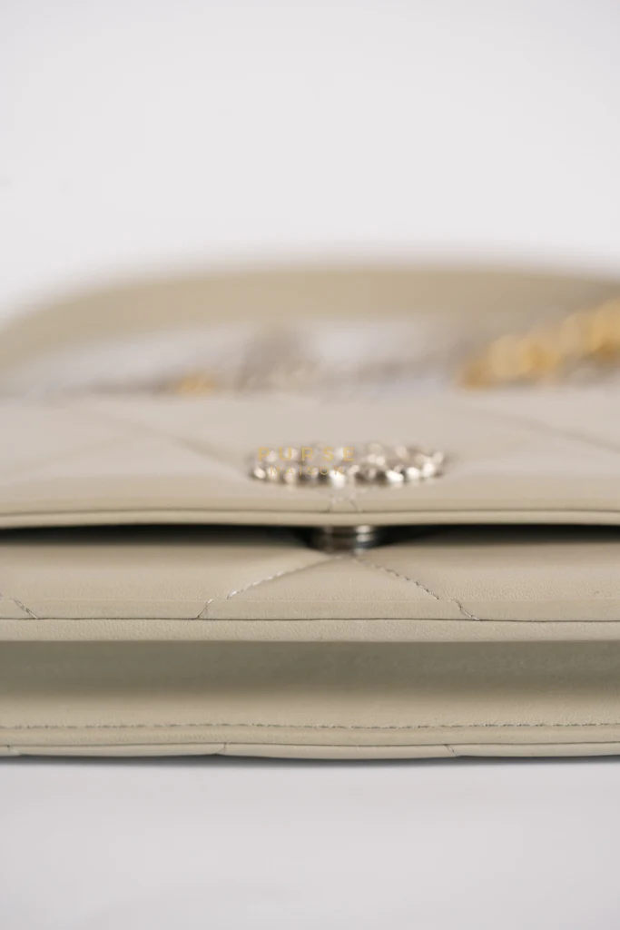 Chanel 19 Wallet on Chain Light Gray in Mixed Hardware (Microchip) - Image 12