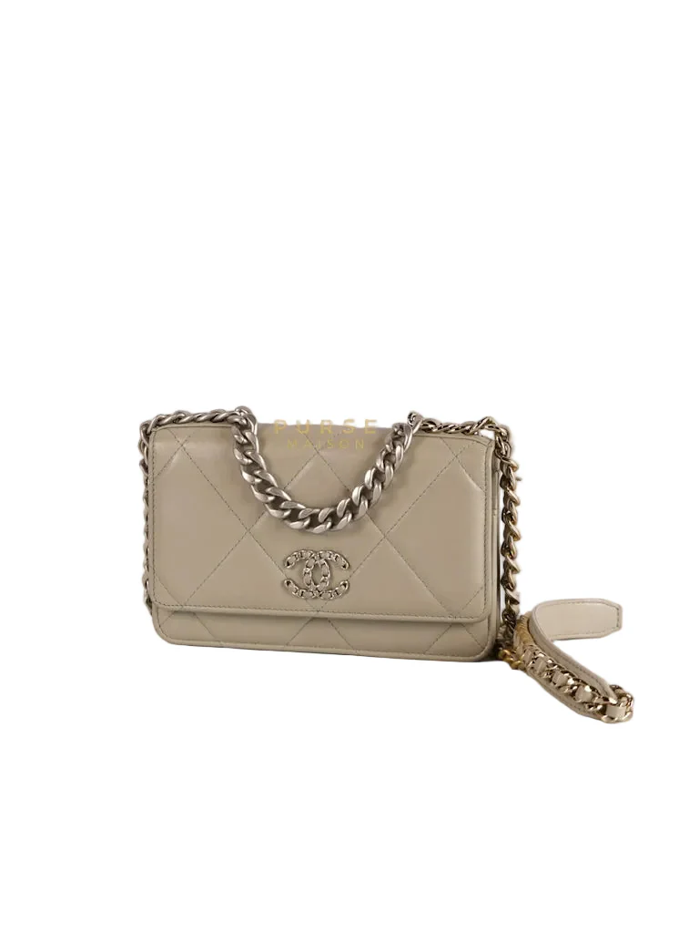 Chanel 19 Wallet on Chain Light Gray in Mixed Hardware (Microchip) - Image 2