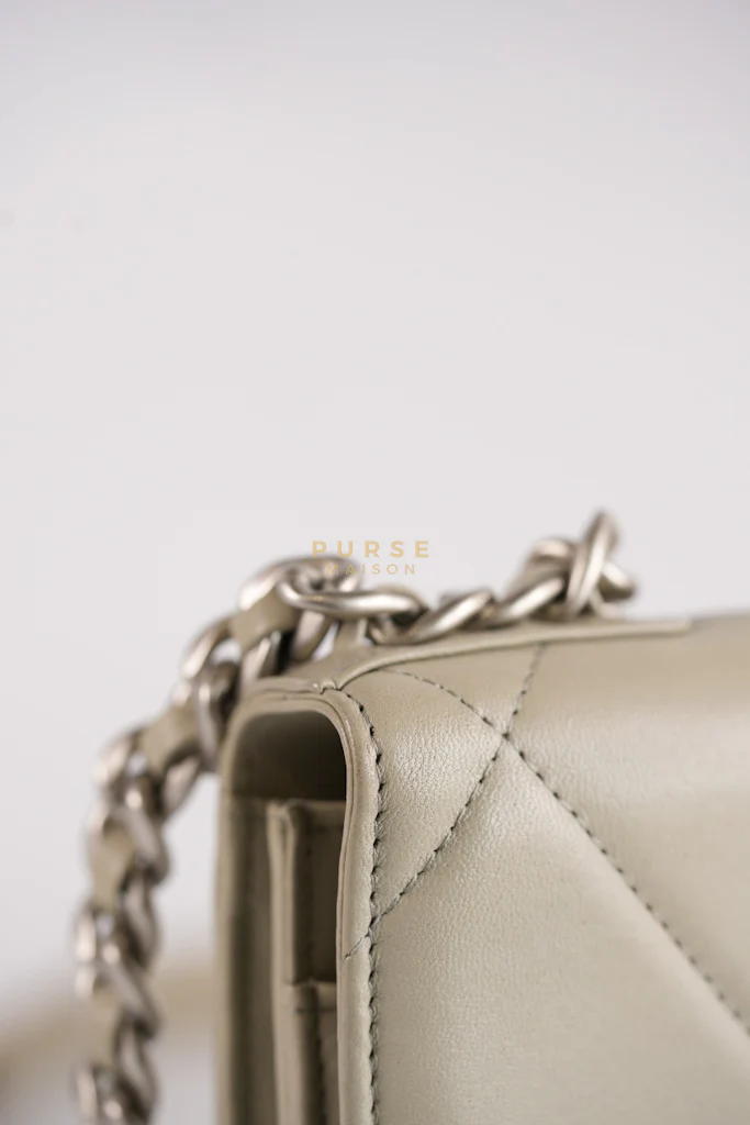 Chanel 19 Wallet on Chain Light Gray in Mixed Hardware (Microchip) - Image 26