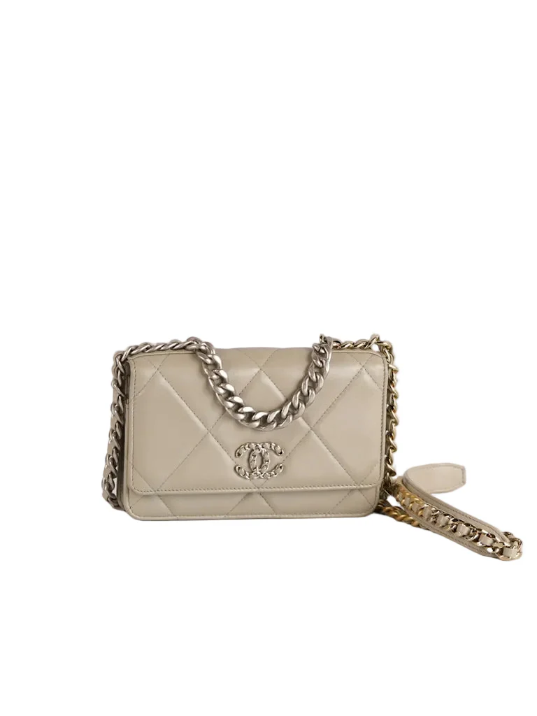 Chanel 19 Wallet on Chain Light Gray in Mixed Hardware (Microchip) - Image 3