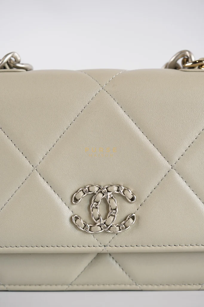 Chanel 19 Wallet on Chain Light Gray in Mixed Hardware (Microchip) - Image 32