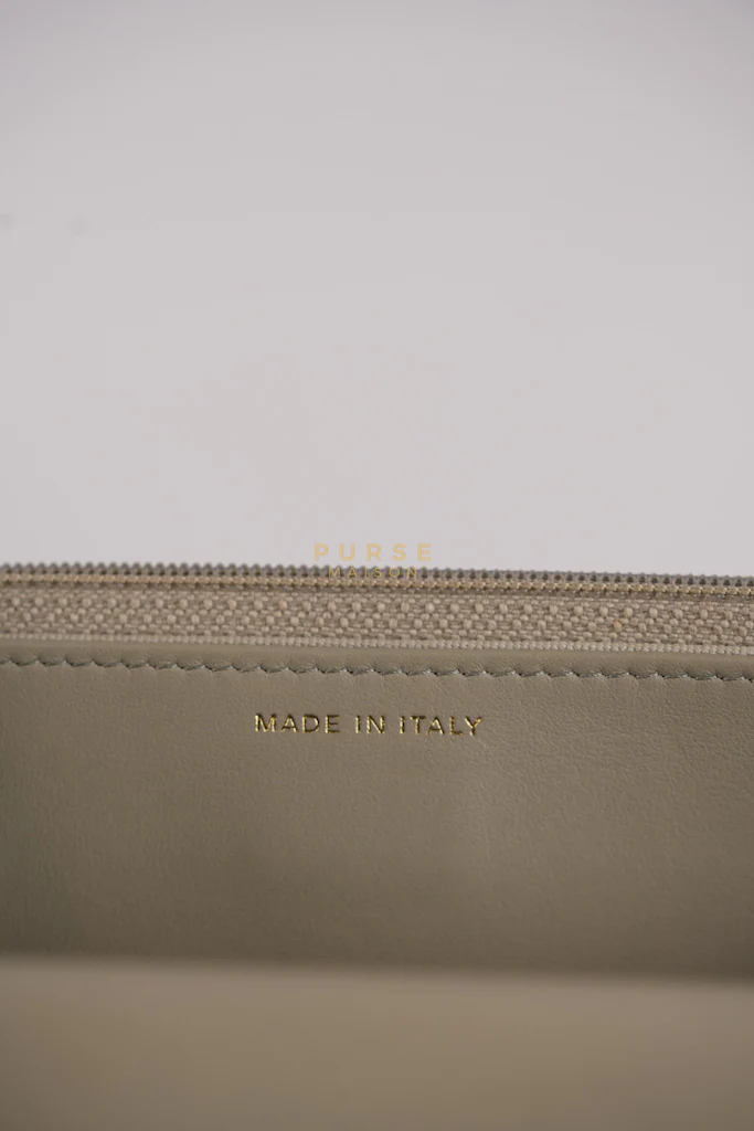 Chanel 19 Wallet on Chain Light Gray in Mixed Hardware (Microchip) - Image 45