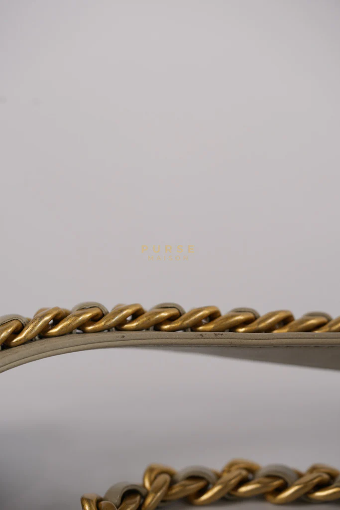 Chanel 19 Wallet on Chain Light Gray in Mixed Hardware (Microchip) - Image 57