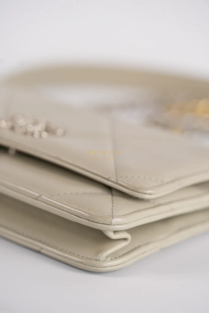 Chanel 19 Wallet on Chain Light Gray in Mixed Hardware (Microchip) - Image 8