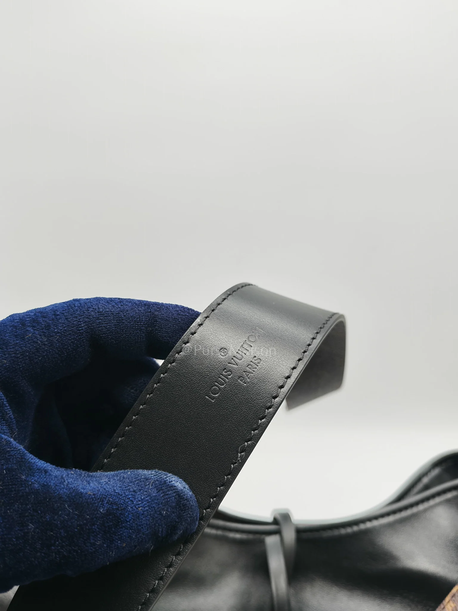 Louis Vuitton Carry All Vibe MM in Black Lambskin Leather & Silver Hardware Microchip - Image 27
