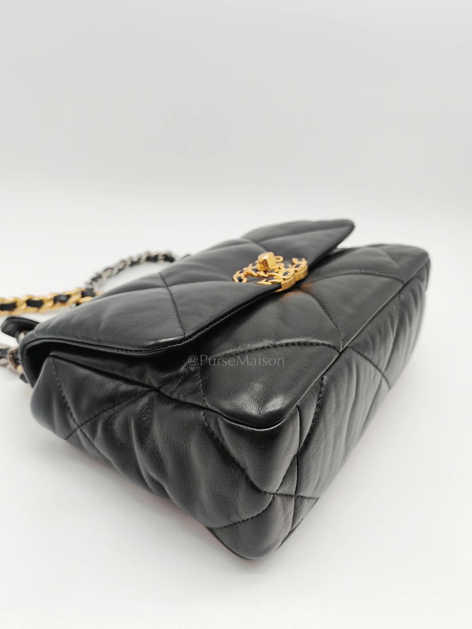 Chanel 19 Small in Black Quilted Lambskin Leather and Mixed hardware Series 30 - Image 8