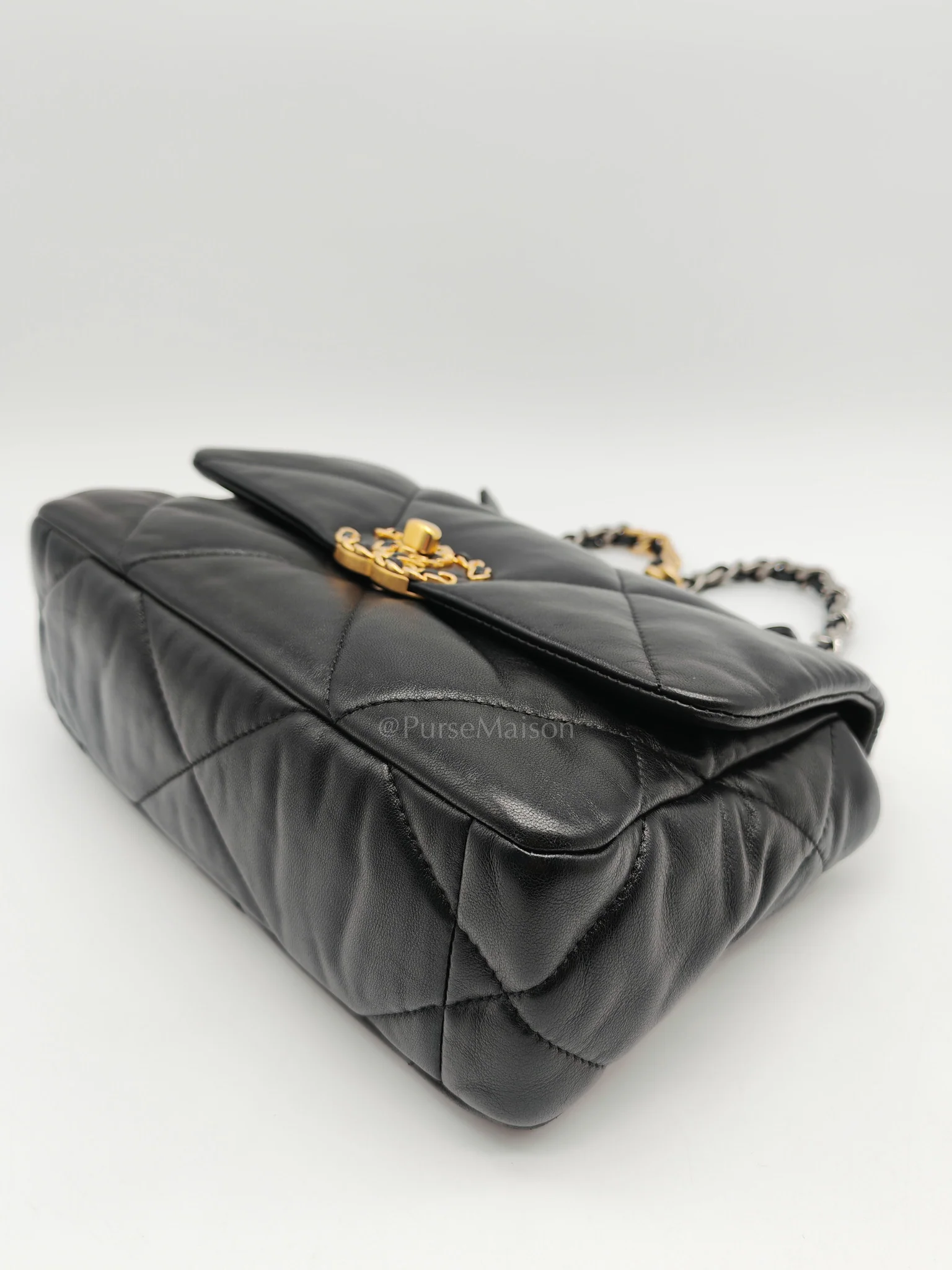 Chanel 19 Small in Black Quilted Lambskin Leather and Mixed hardware Series 30 - Image 9