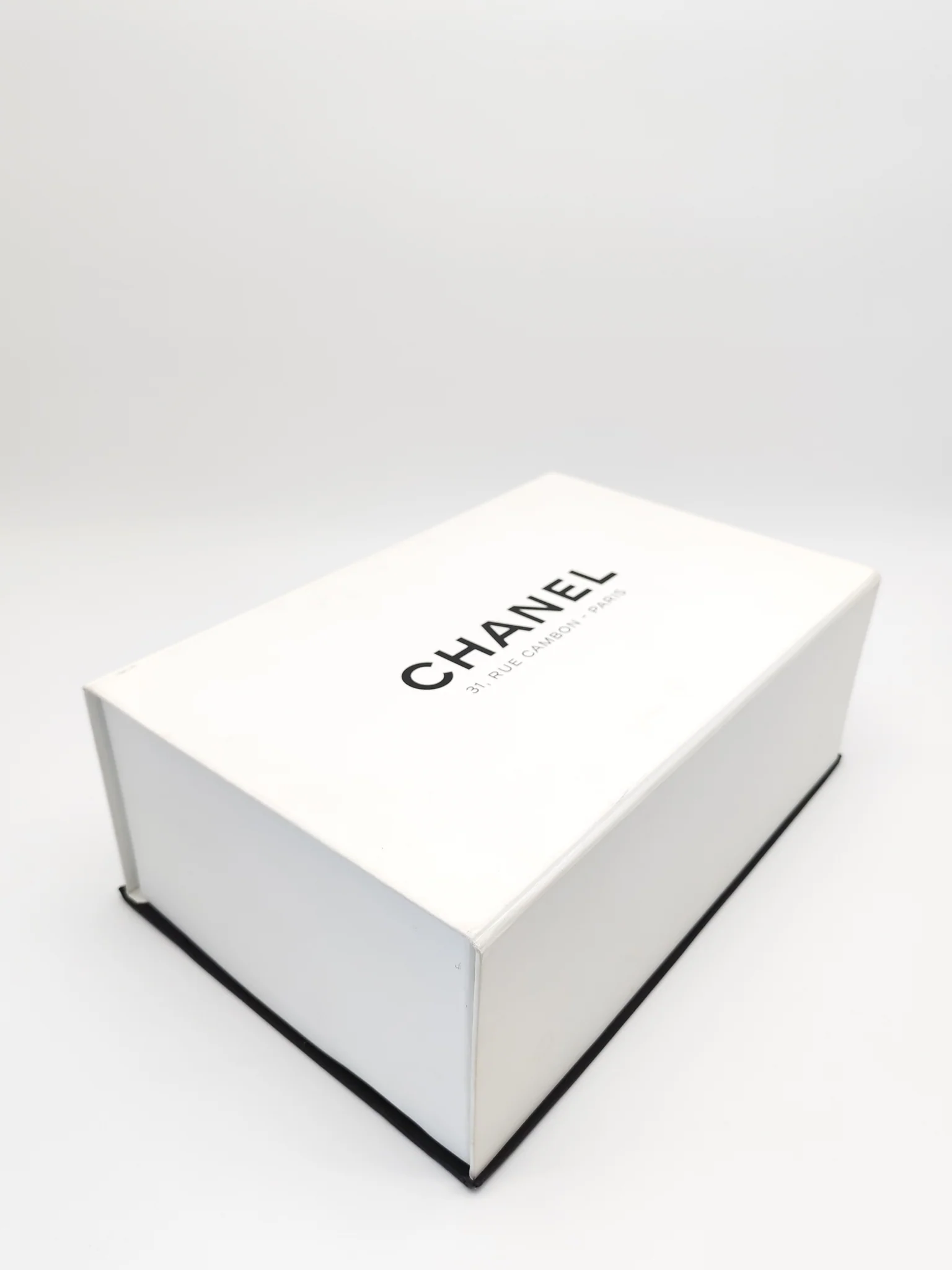 Chanel Full Flap Top Handle in White Caviar Calfskin Leather and Aged Gold Hardware (Microchip) - Image 33