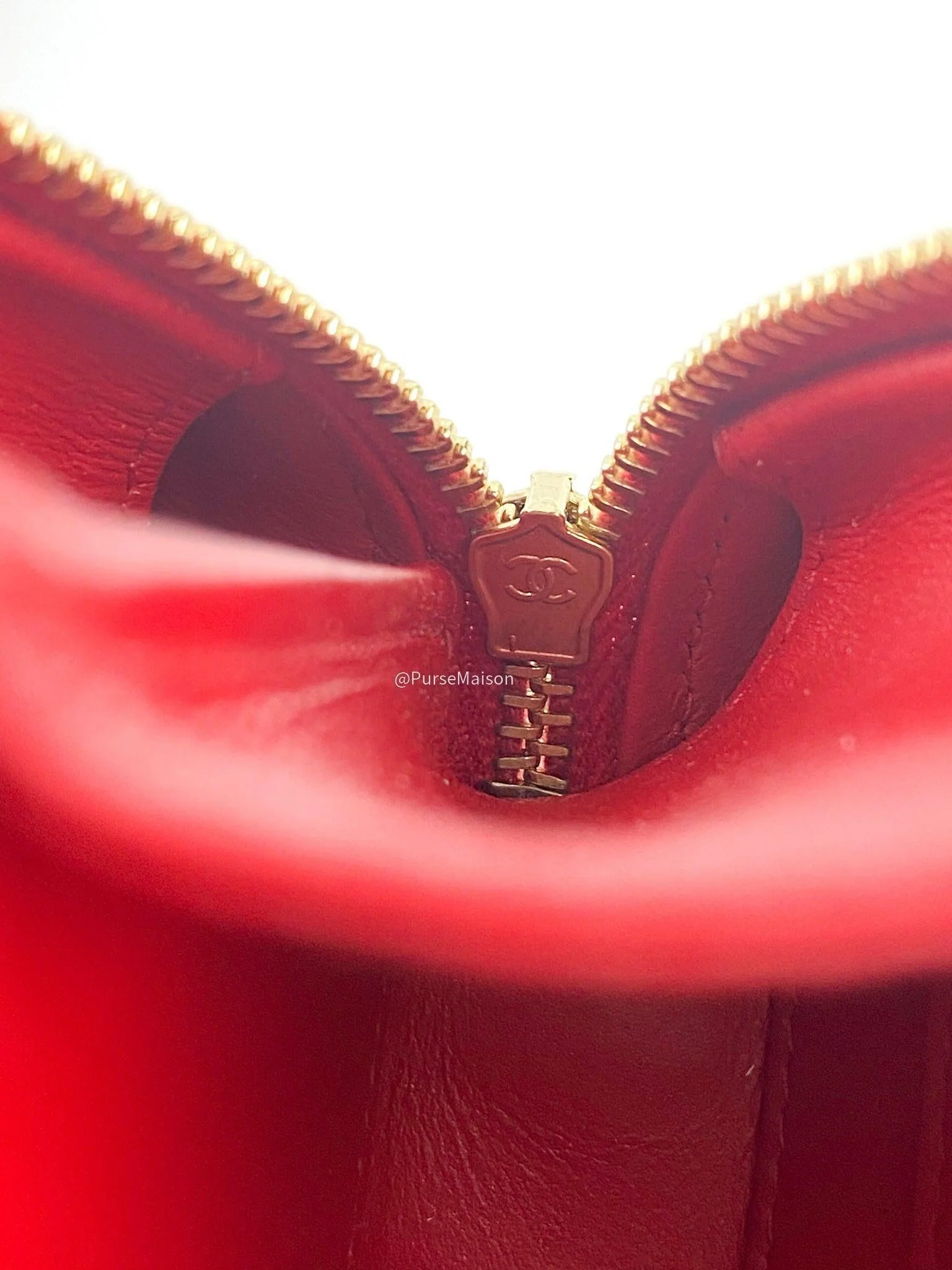 Chanel Chanel Filigree Vanity Clutch Quilted Caviar and Aged gold hardware series 25 (year 2018) - Image 13