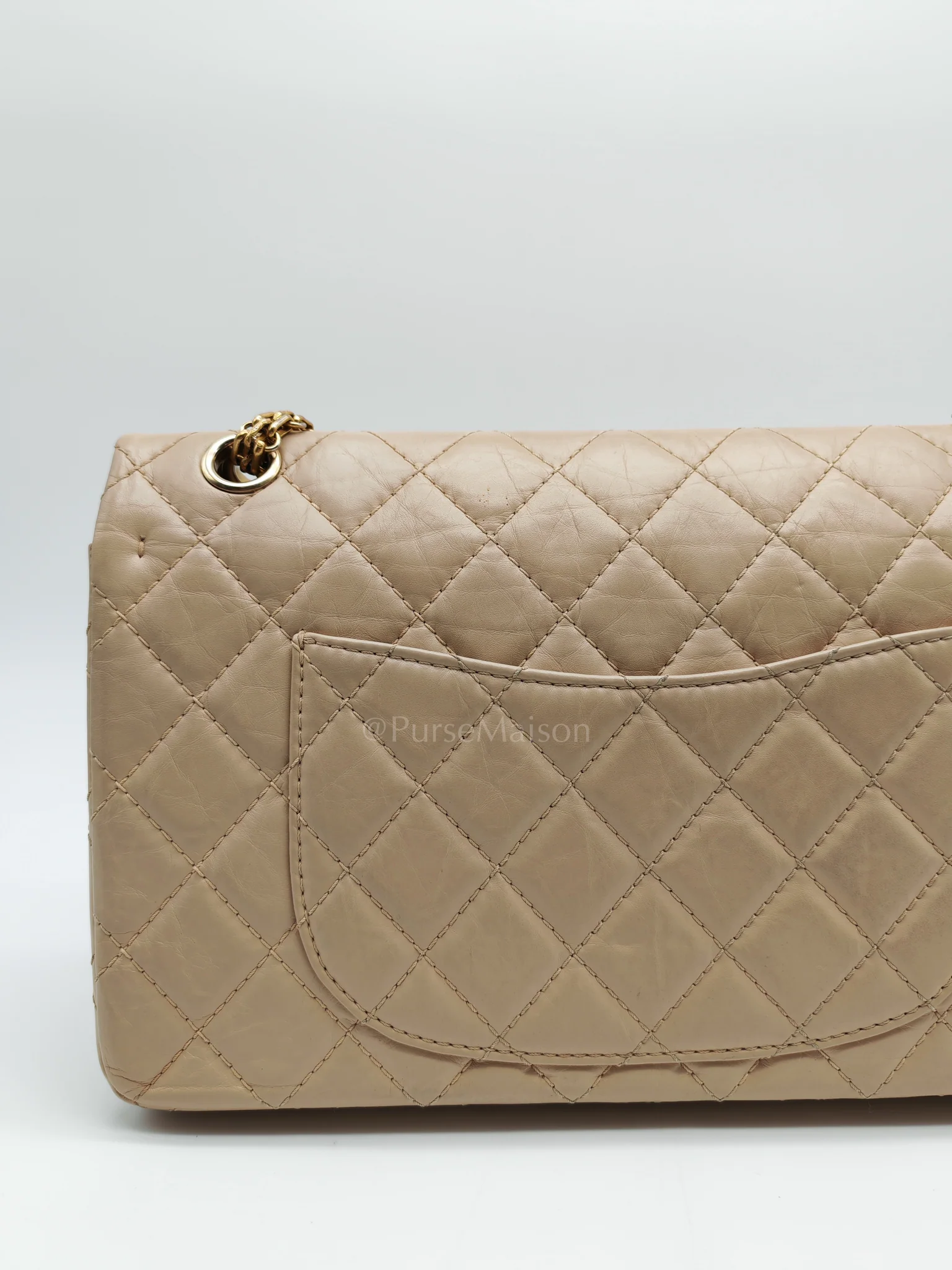 Chanel Reissue 2.55 in Beige Distressed Calfskin Leather an Aged Gold Hardwadre Series 18 - Image 13
