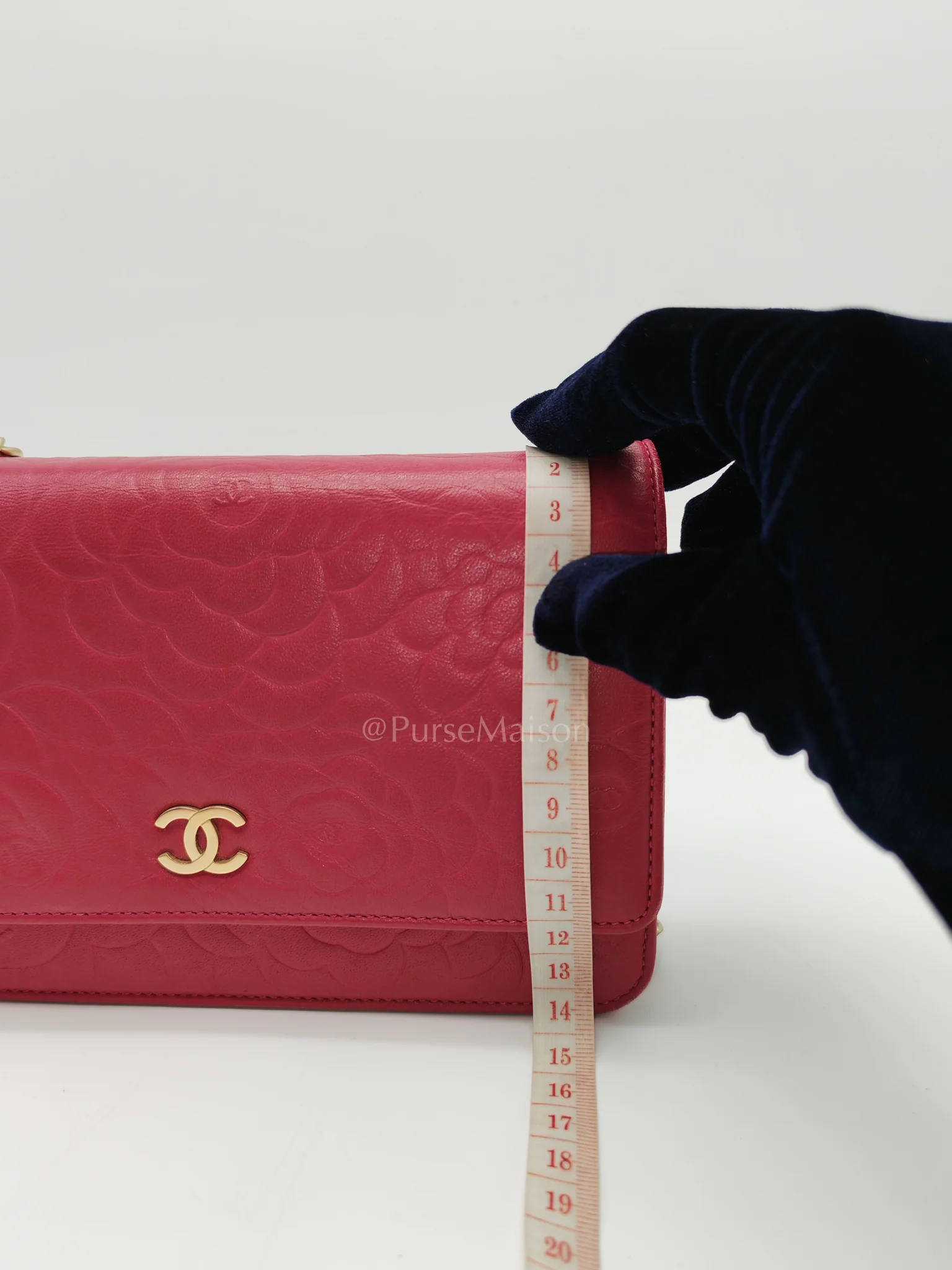 Chanel Wallet On Chain (WOC) Camellia Flap Fuchsia Calfskin and Aged Gold Hardware Series 16 - Image 28