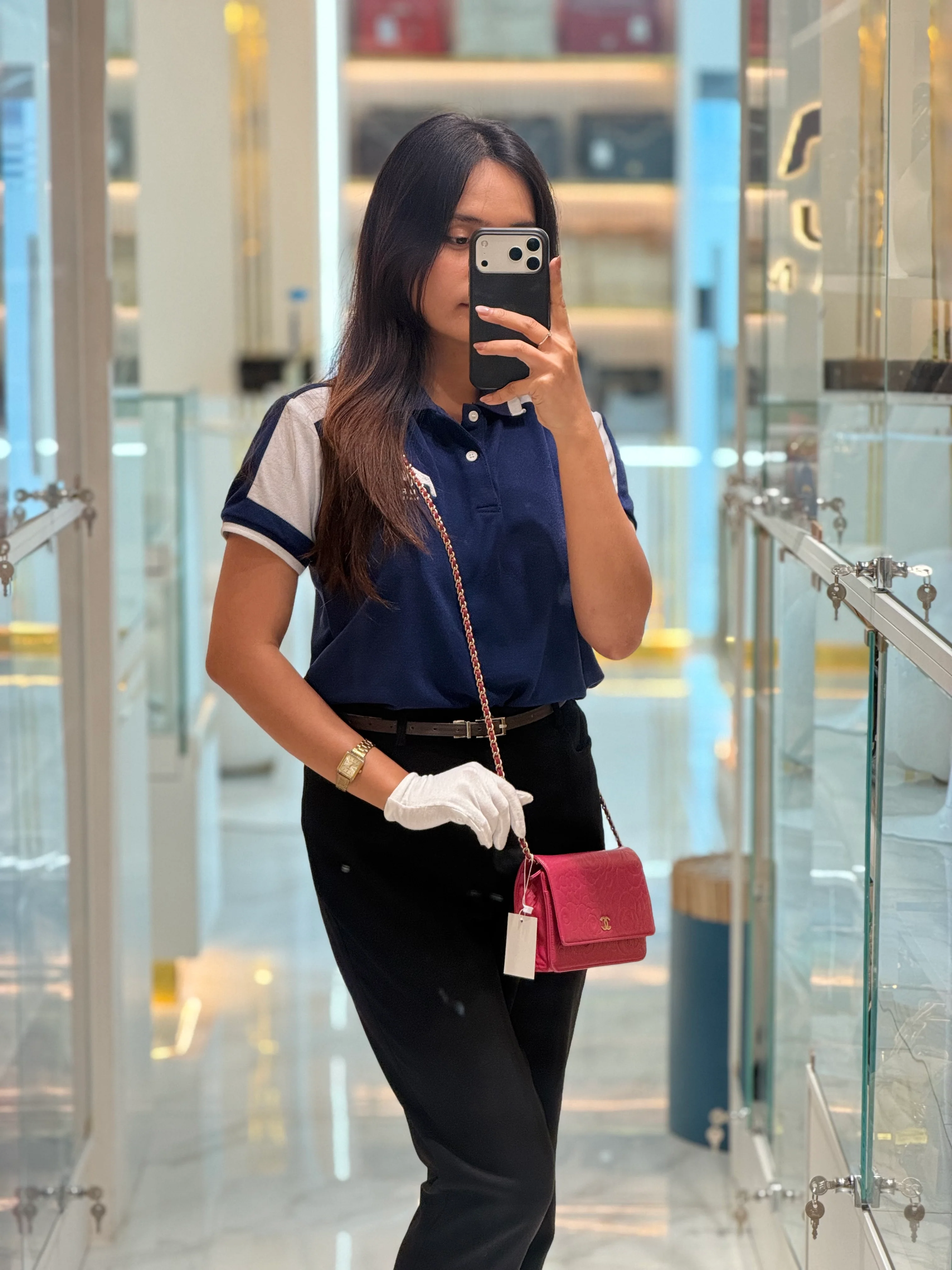 Chanel Wallet On Chain (WOC) Camellia Flap Fuchsia Calfskin and Aged Gold Hardware Series 16 - Image 34