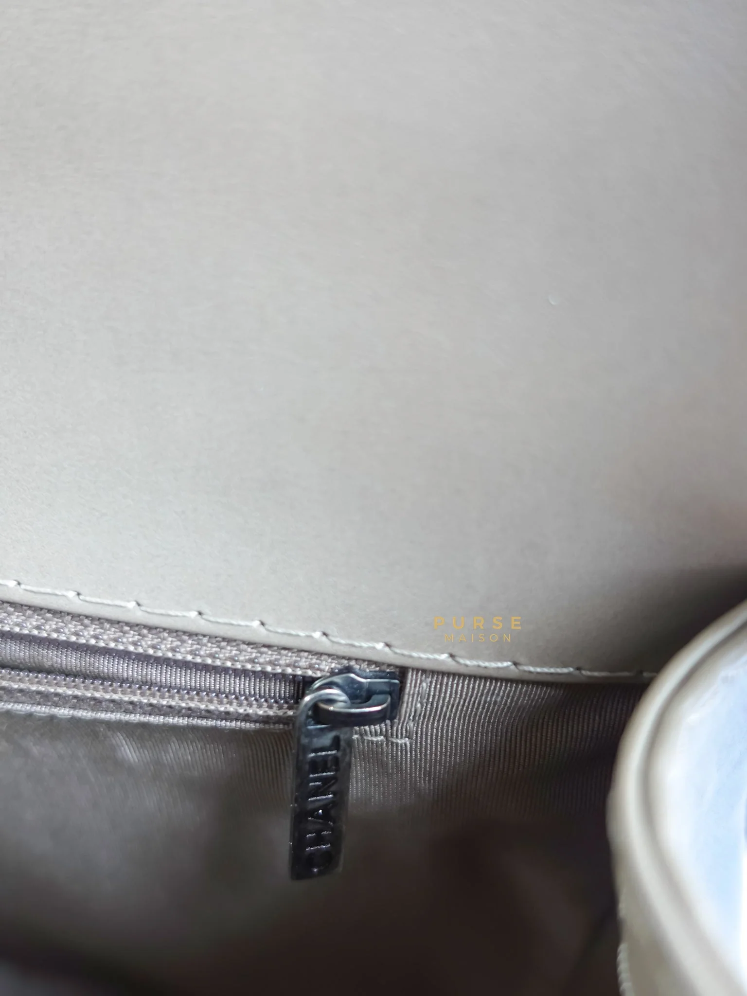 Chanel Le Boy Taupe Large Calfskin Leather and Ruthenium Hardware (Series 18) - Image 16