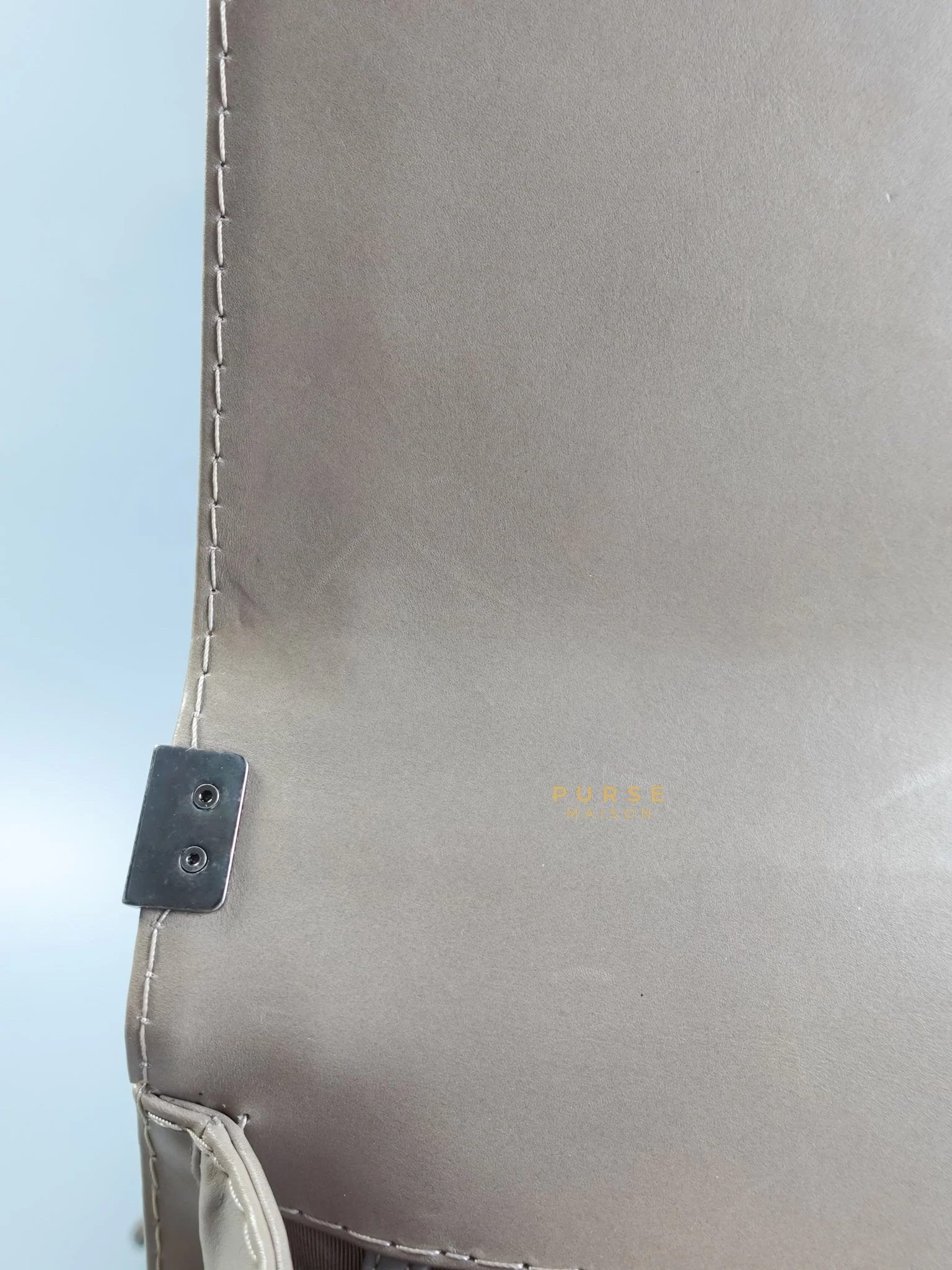 Chanel Le Boy Taupe Large Calfskin Leather and Ruthenium Hardware (Series 18) - Image 17