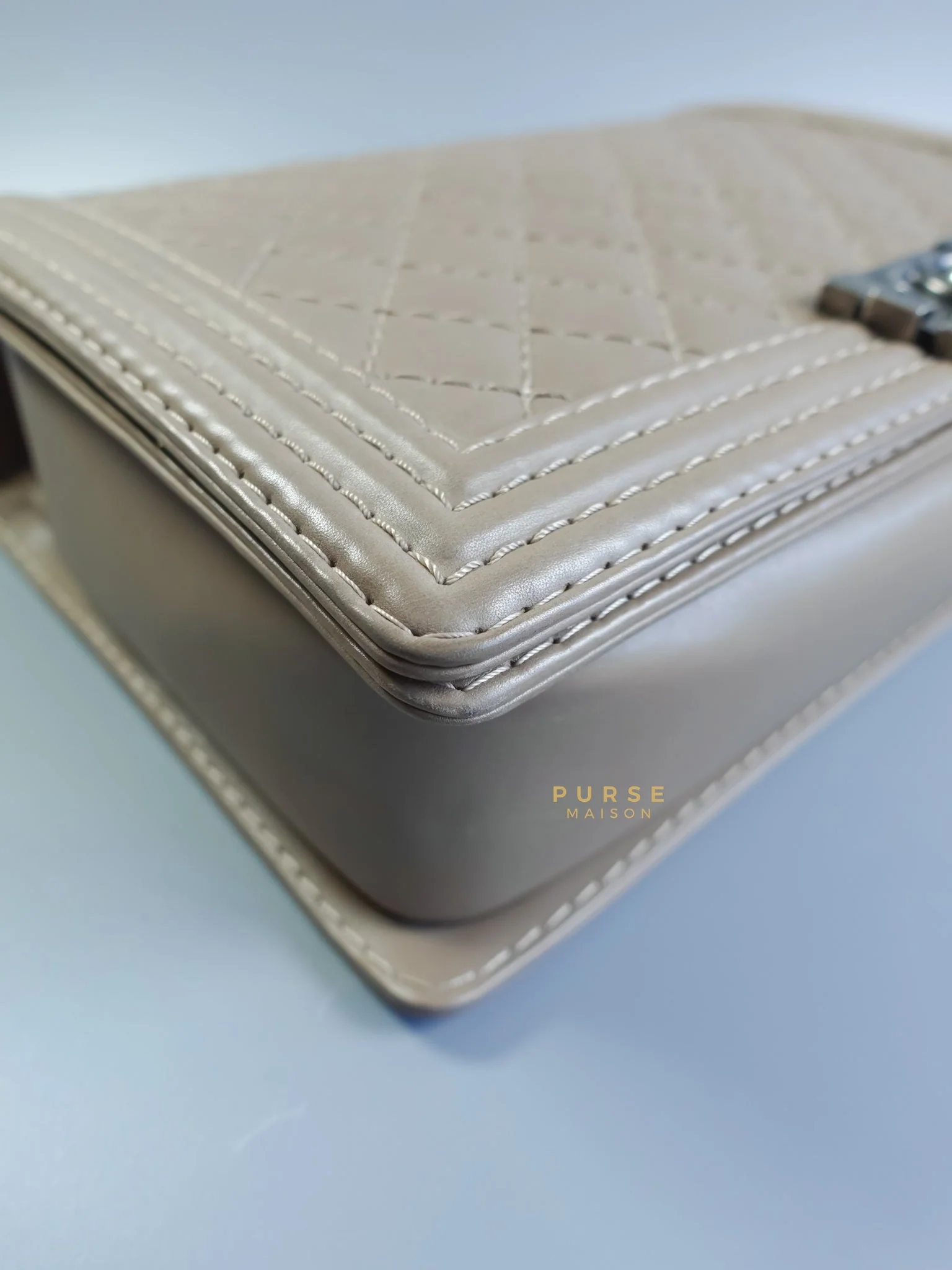 Chanel Le Boy Taupe Large Calfskin Leather and Ruthenium Hardware (Series 18) - Image 22