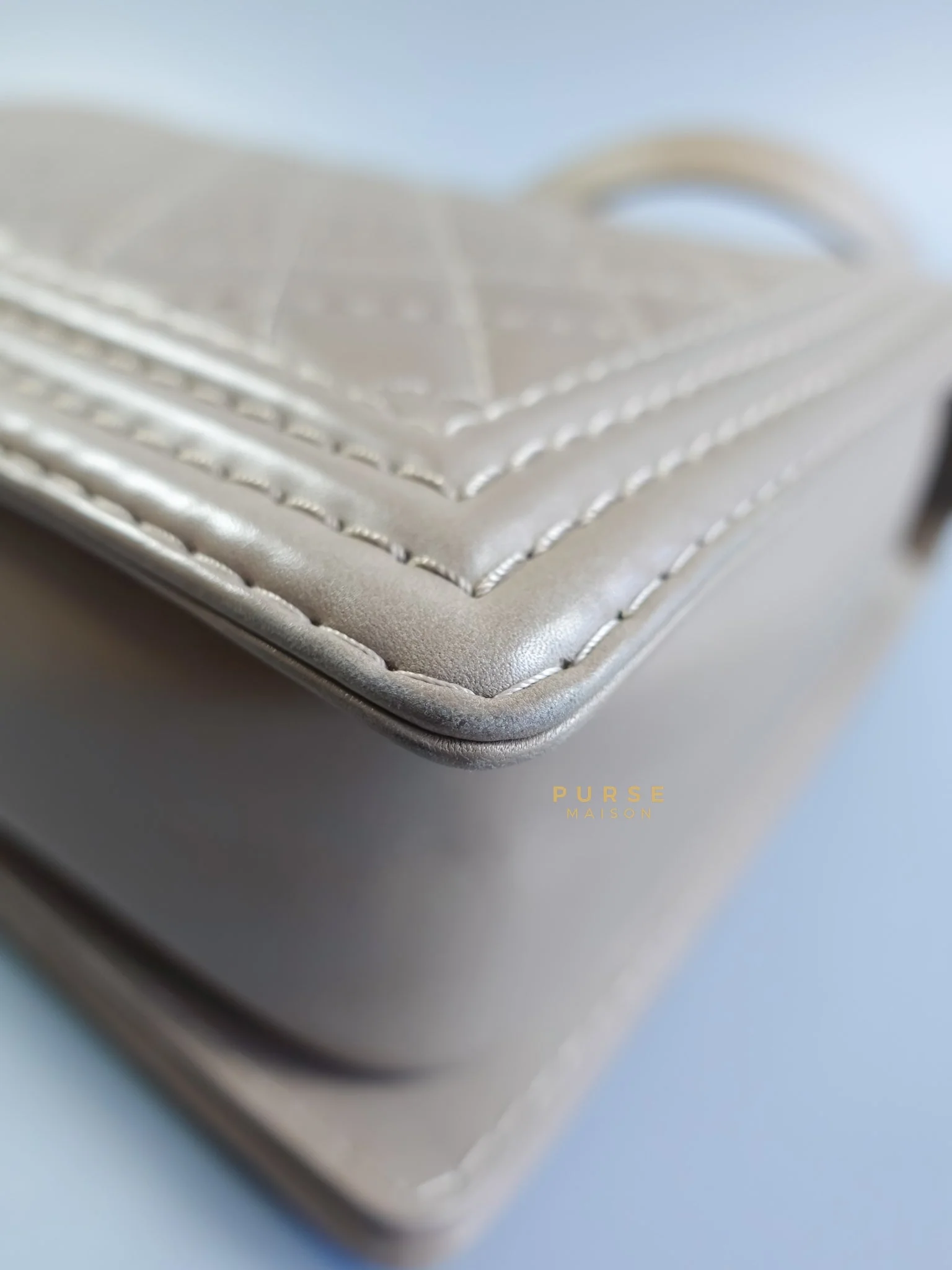Chanel Le Boy Taupe Large Calfskin Leather and Ruthenium Hardware (Series 18) - Image 23