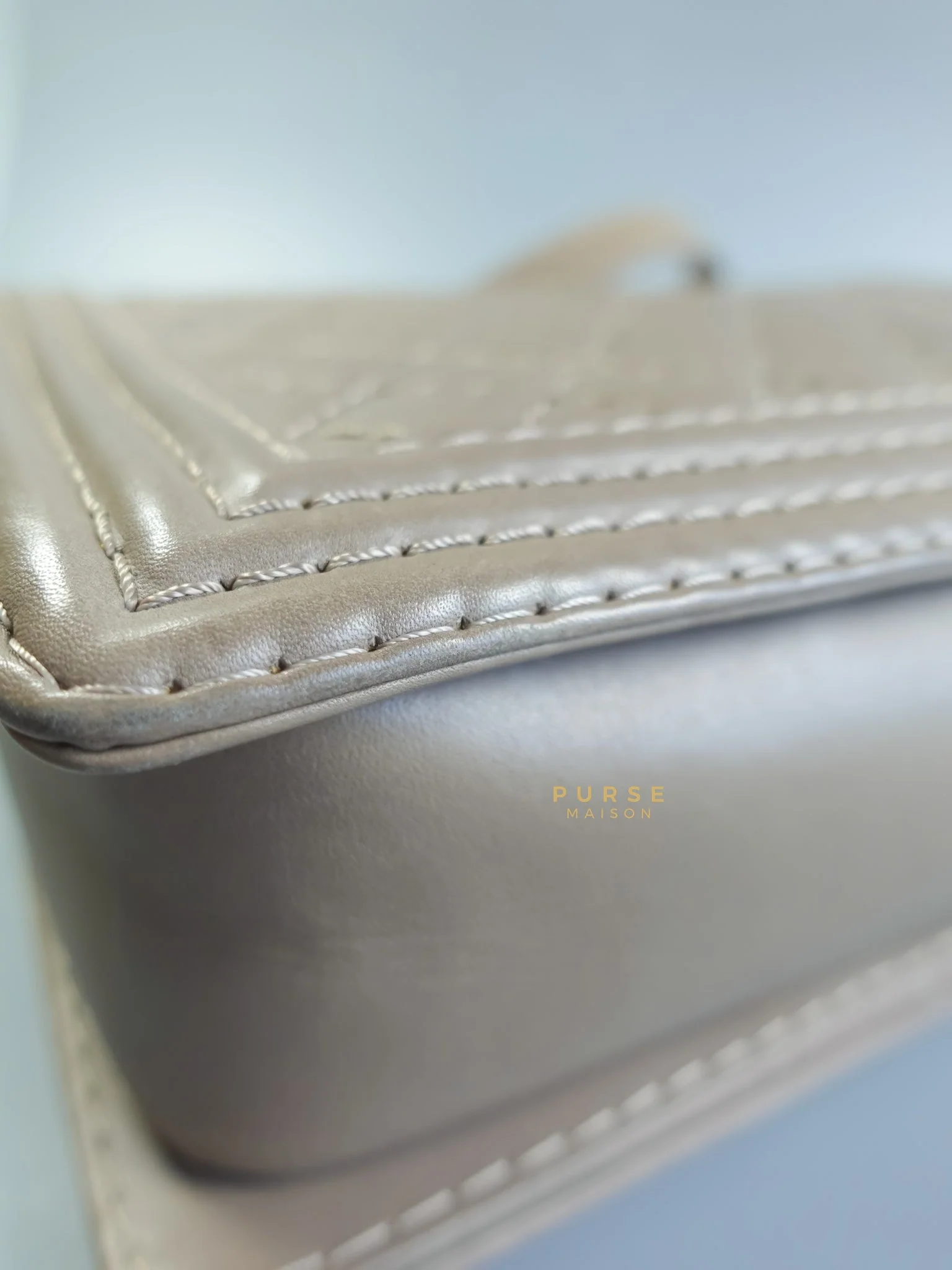 Chanel Le Boy Taupe Large Calfskin Leather and Ruthenium Hardware (Series 18) - Image 24