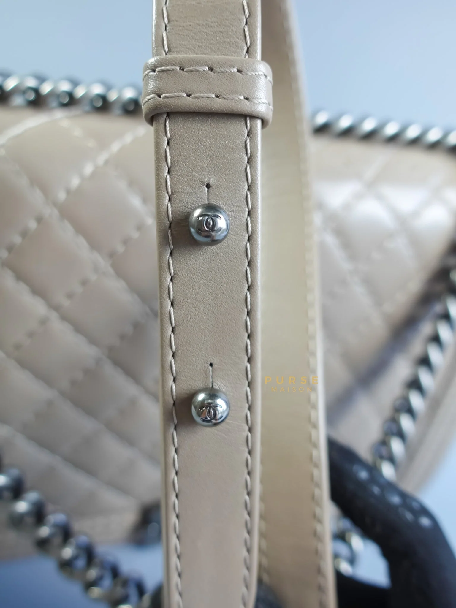Chanel Le Boy Taupe Large Calfskin Leather and Ruthenium Hardware (Series 18) - Image 28