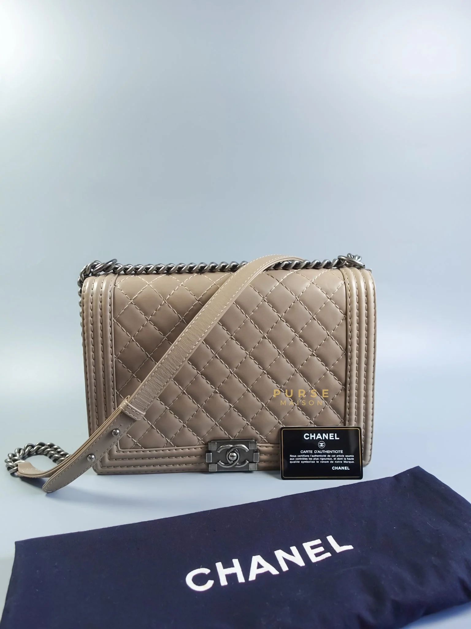 Chanel Le Boy Taupe Large Calfskin Leather and Ruthenium Hardware (Series 18) - Image 33