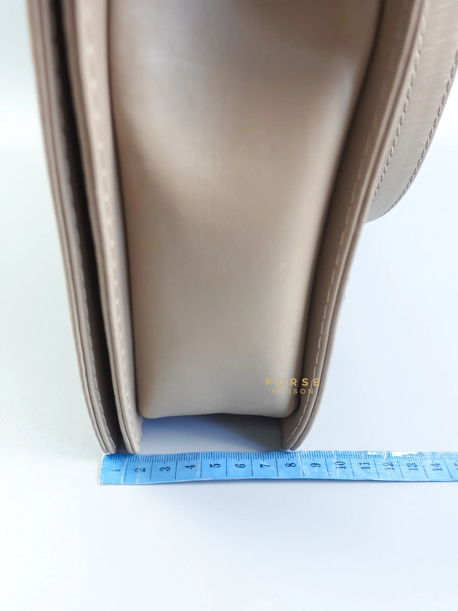 Chanel Le Boy Taupe Large Calfskin Leather and Ruthenium Hardware (Series 18) - Image 36