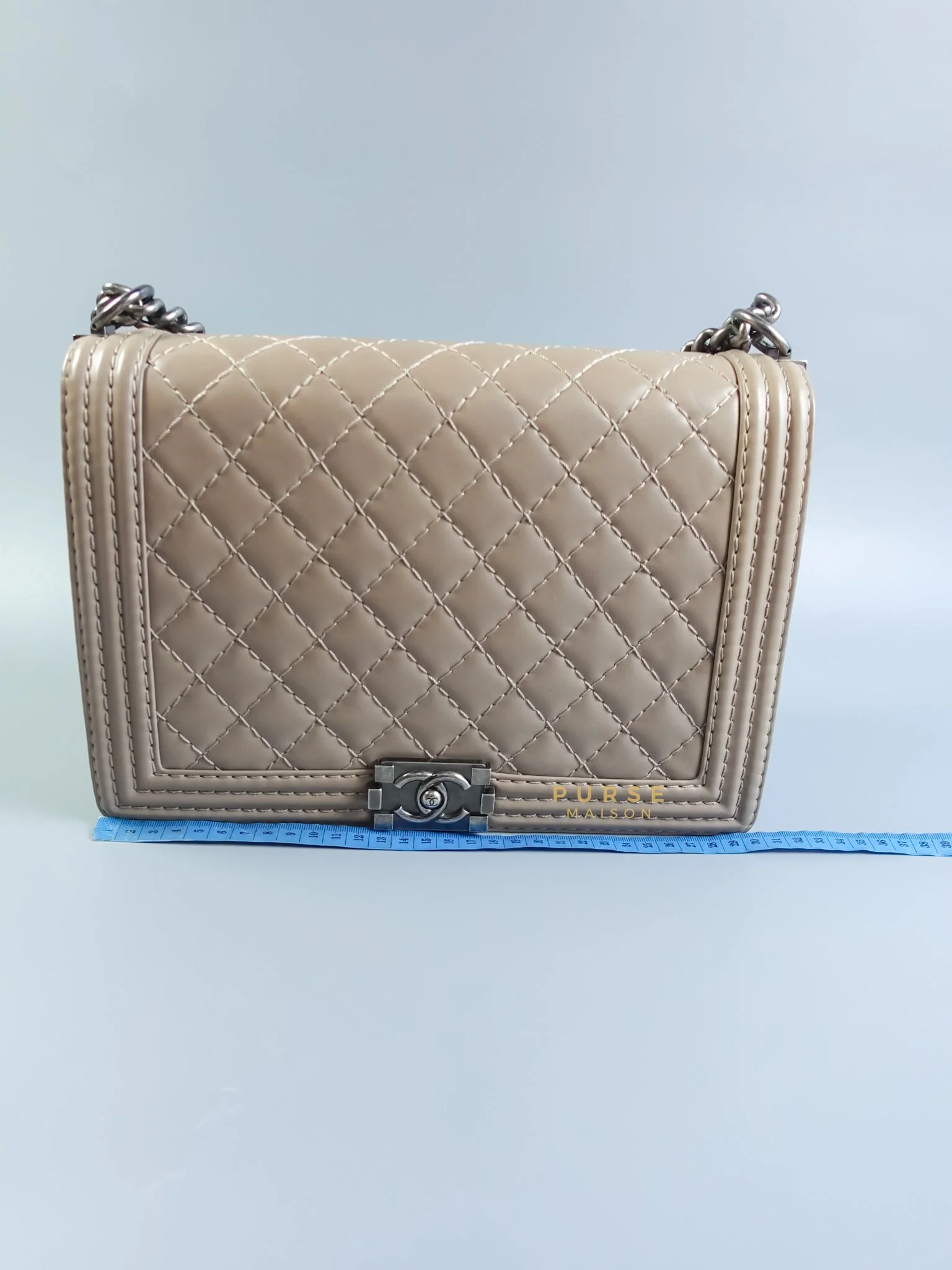 Chanel Le Boy Taupe Large Calfskin Leather and Ruthenium Hardware (Series 18) - Image 37