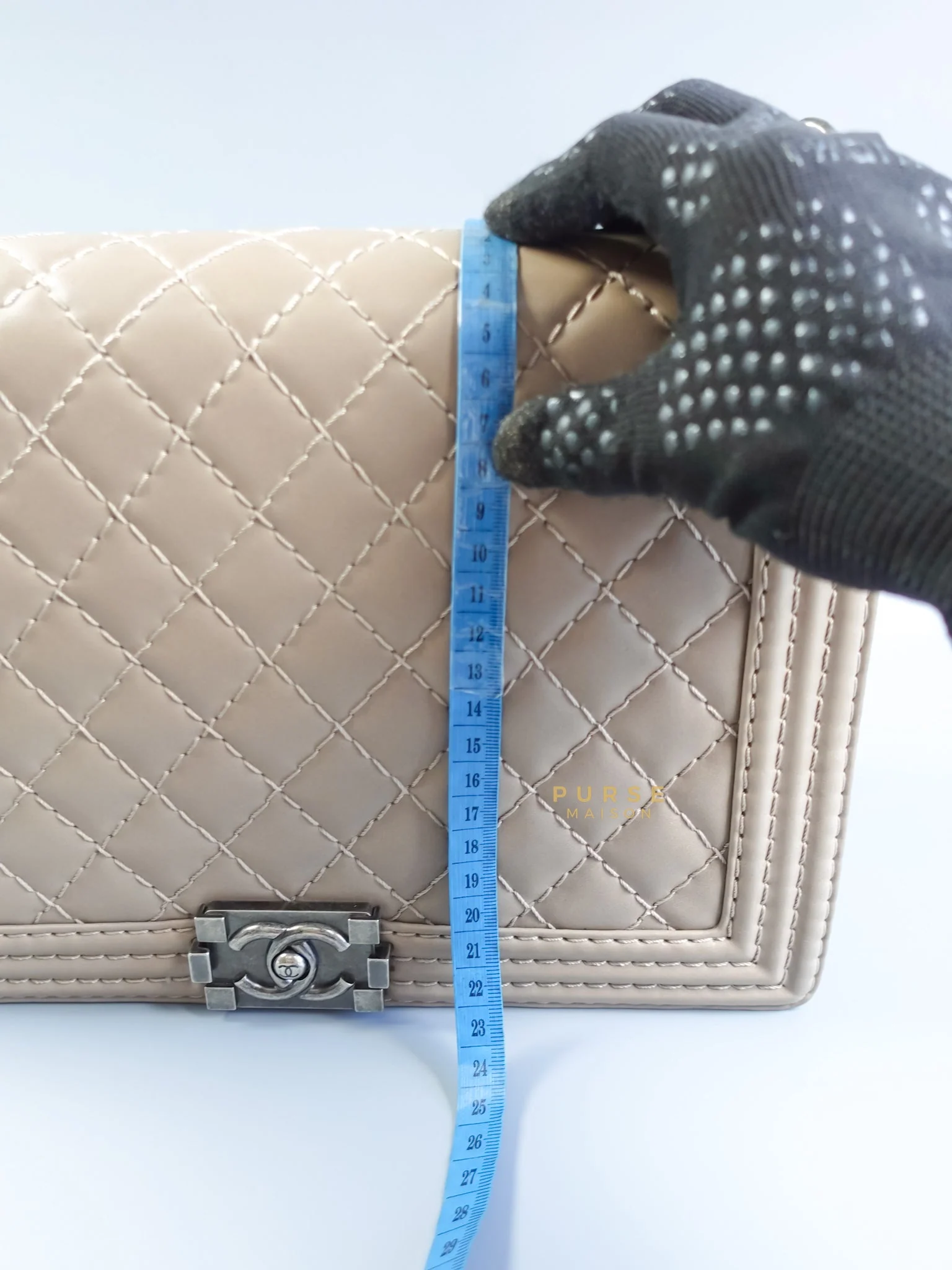 Chanel Le Boy Taupe Large Calfskin Leather and Ruthenium Hardware (Series 18) - Image 38