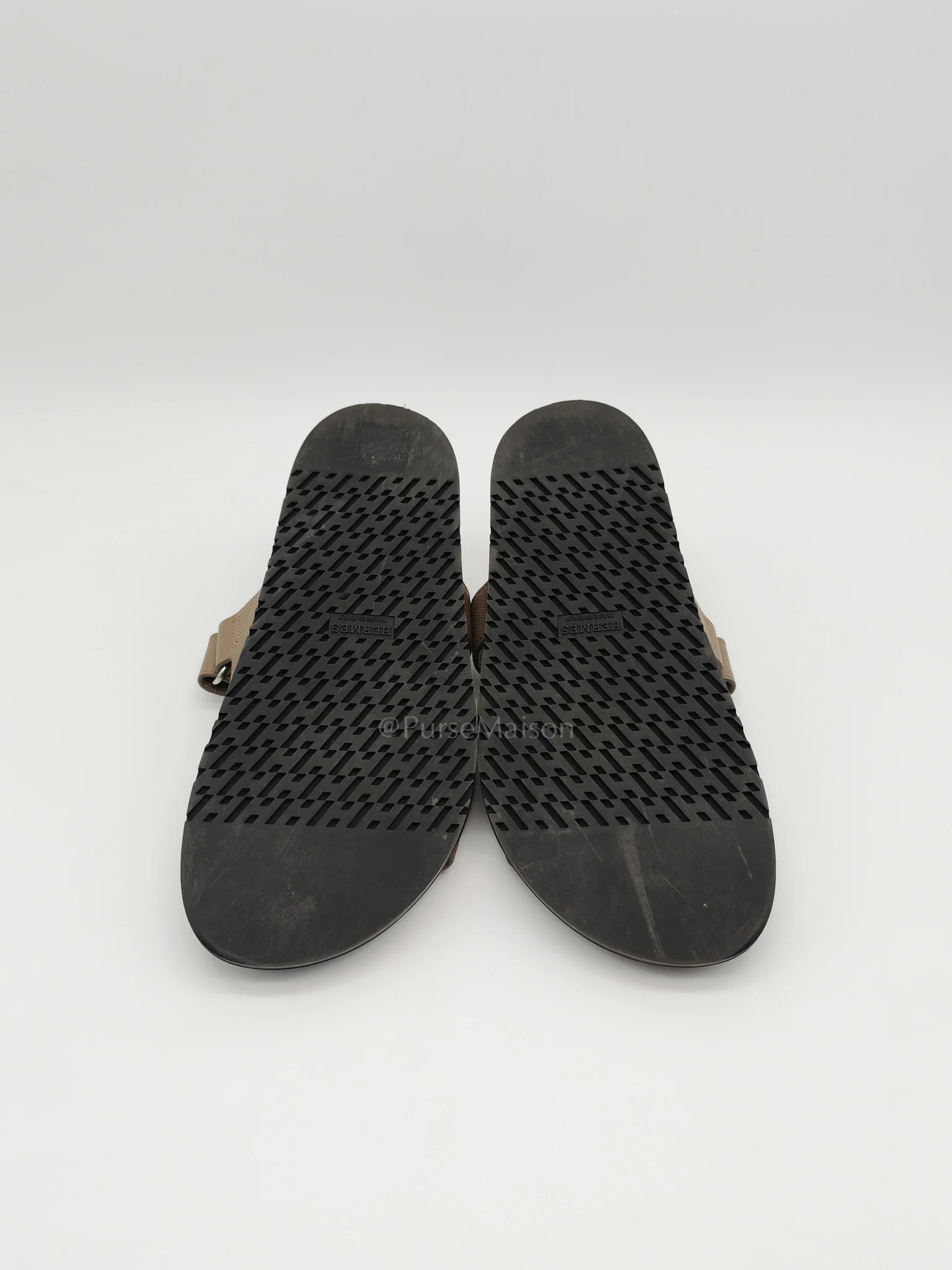Hermes Chypre in Etoupe Epsom Leather Sandals Size 38EU (24 cm) - Image 6