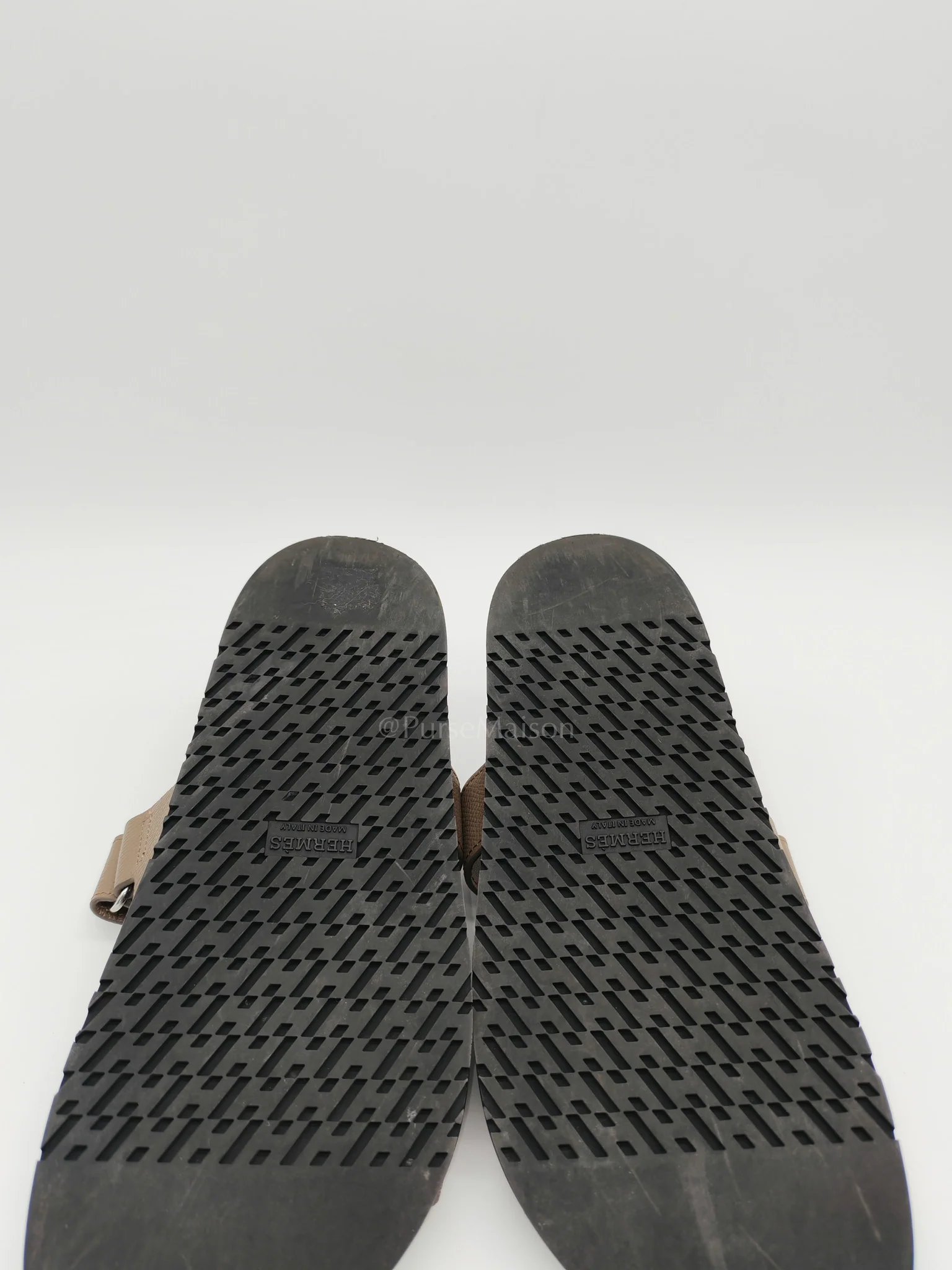 Hermes Chypre in Etoupe Epsom Leather Sandals Size 38EU (24 cm) - Image 7