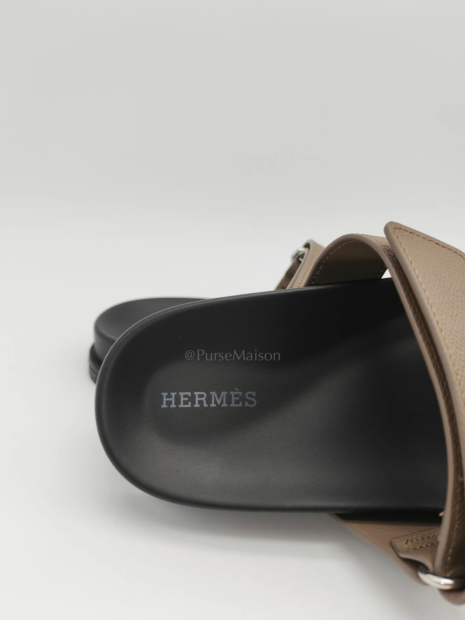 Hermes Chypre in Etoupe Epsom Leather Sandals Size 38EU (24 cm) - Image 9