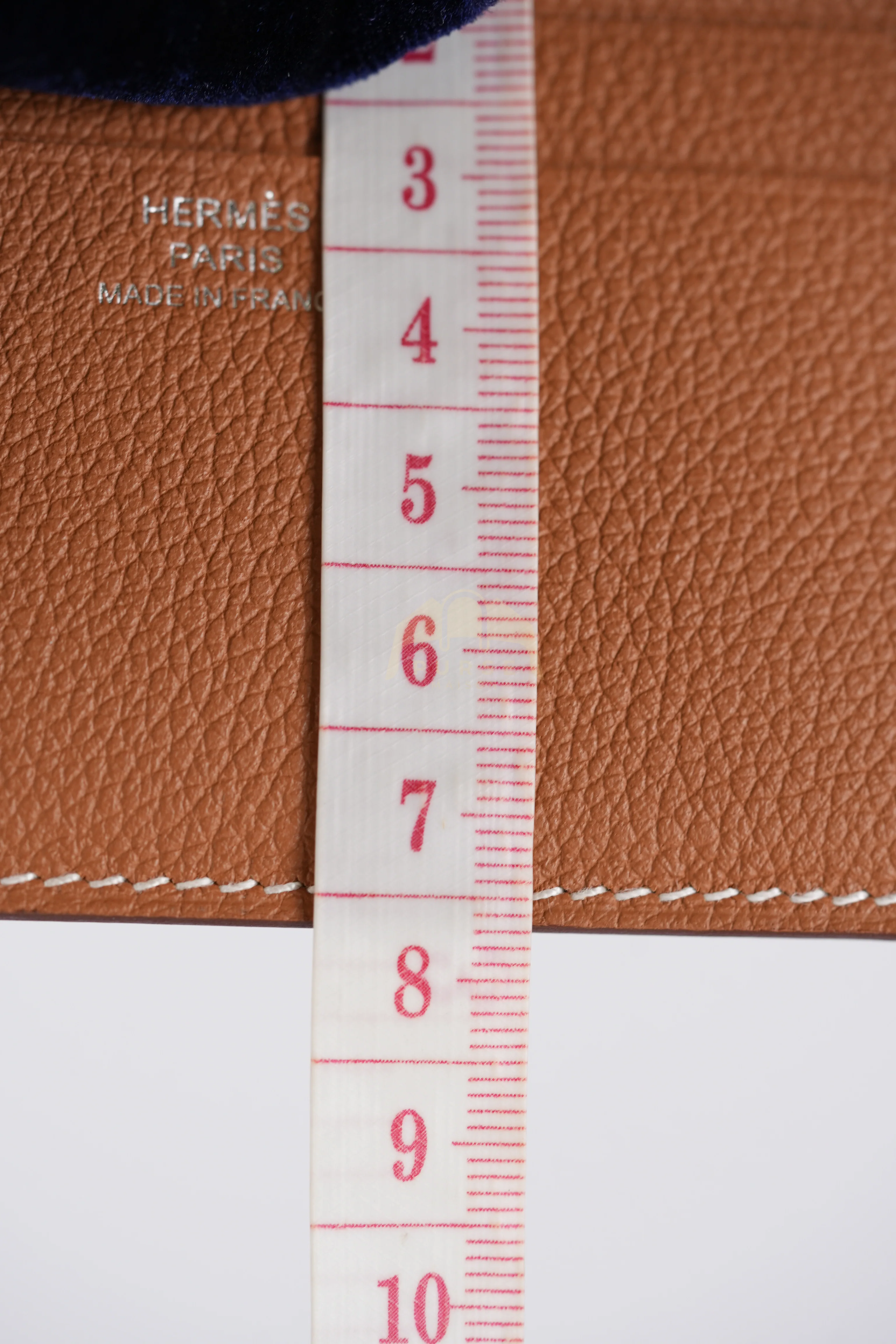 Hermes Citizen Twill Card Hold in Gold Evercolor Leather Stamp W (2024) - Image 17