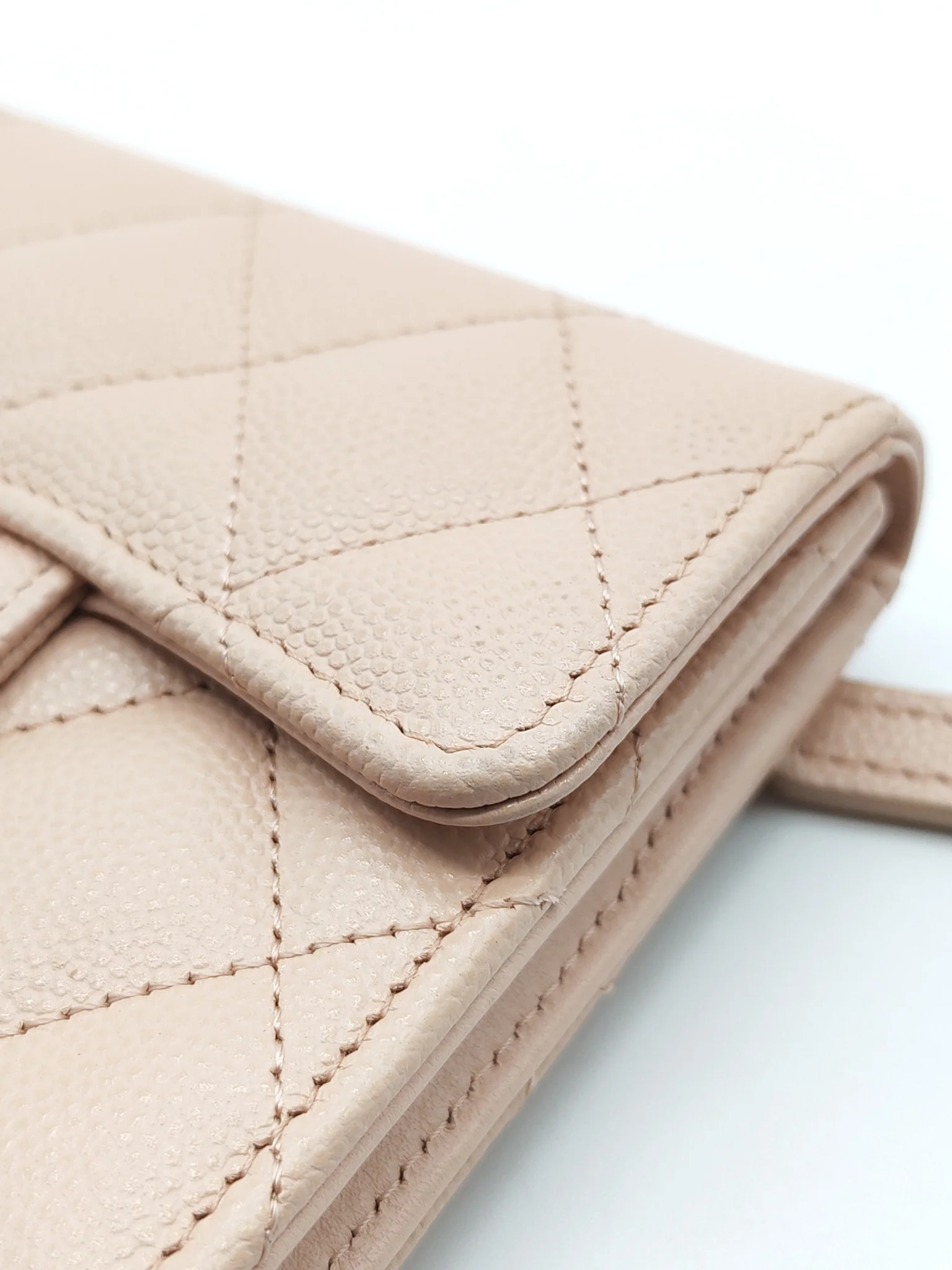 Chanel Classic Coin Case Flap Compact Wallet in Iredescent Beige Quilted Caviar Leather & Gold Hardware Series 31 - Image 20