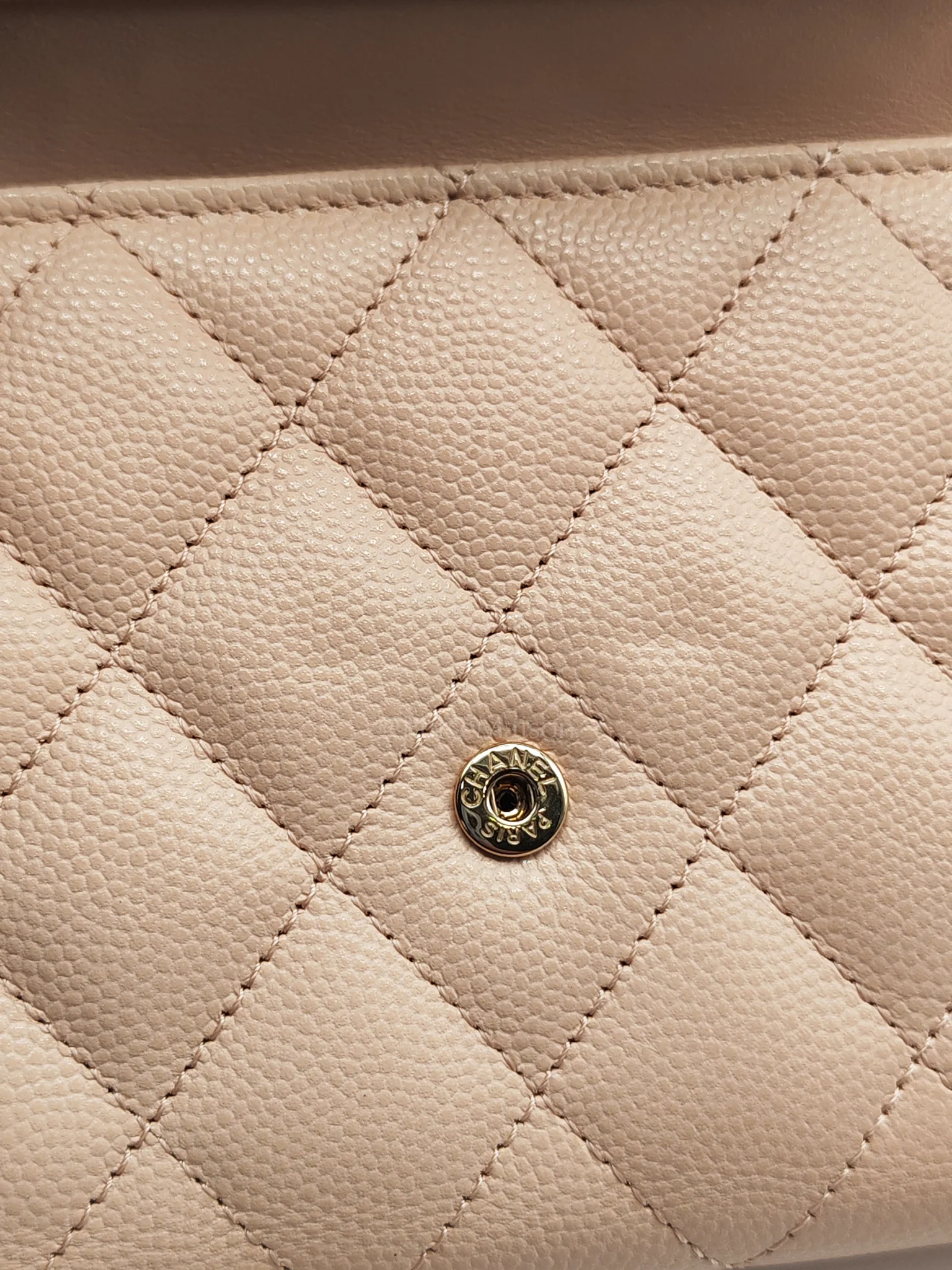 Chanel Classic Coin Case Flap Compact Wallet in Iredescent Beige Quilted Caviar Leather & Gold Hardware Series 31 - Image 21