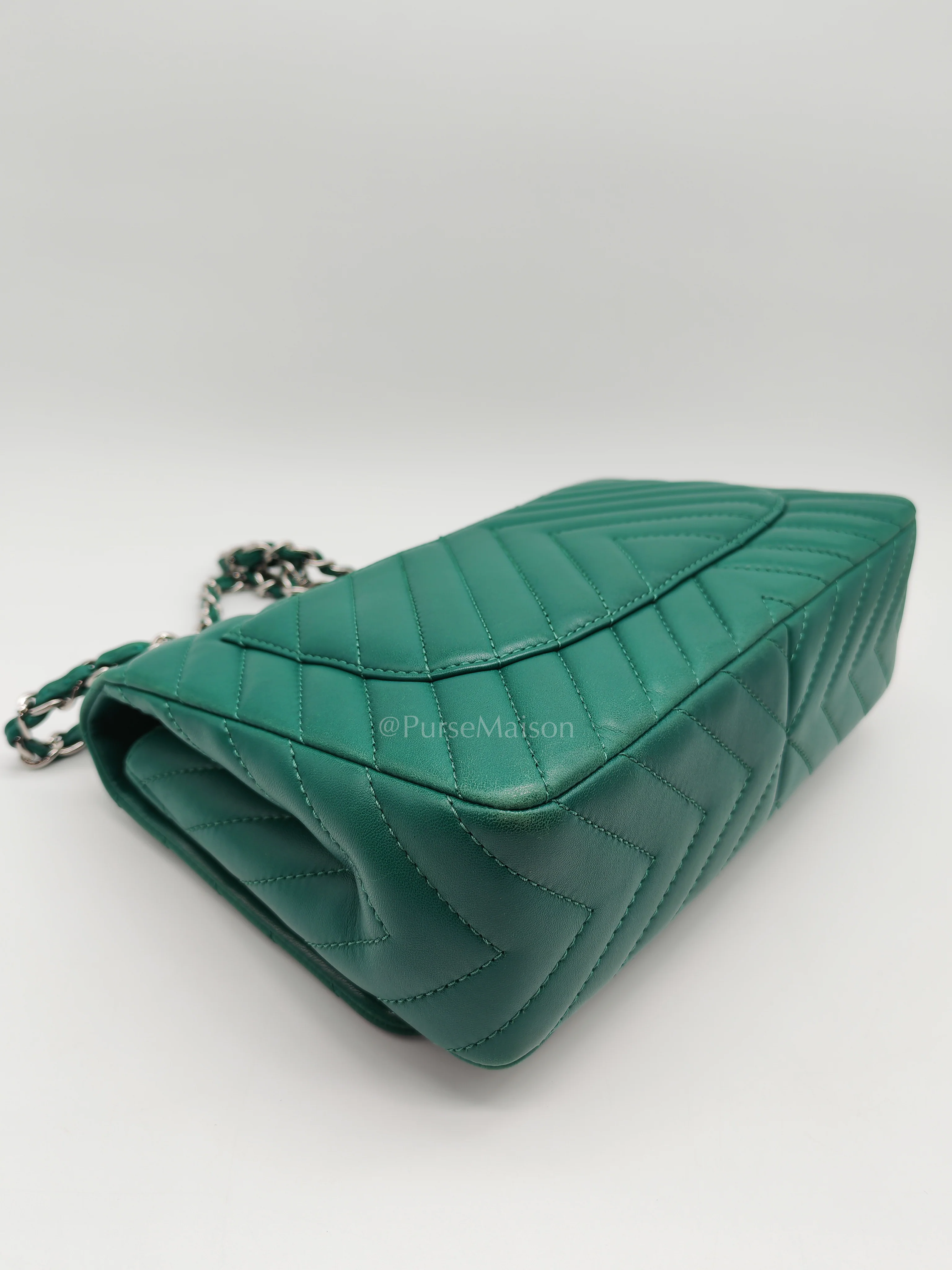 Chanel Classic Single Flap in Green Chevron Lambskin Leather & Silver Hardware (Series 13) - Image 10