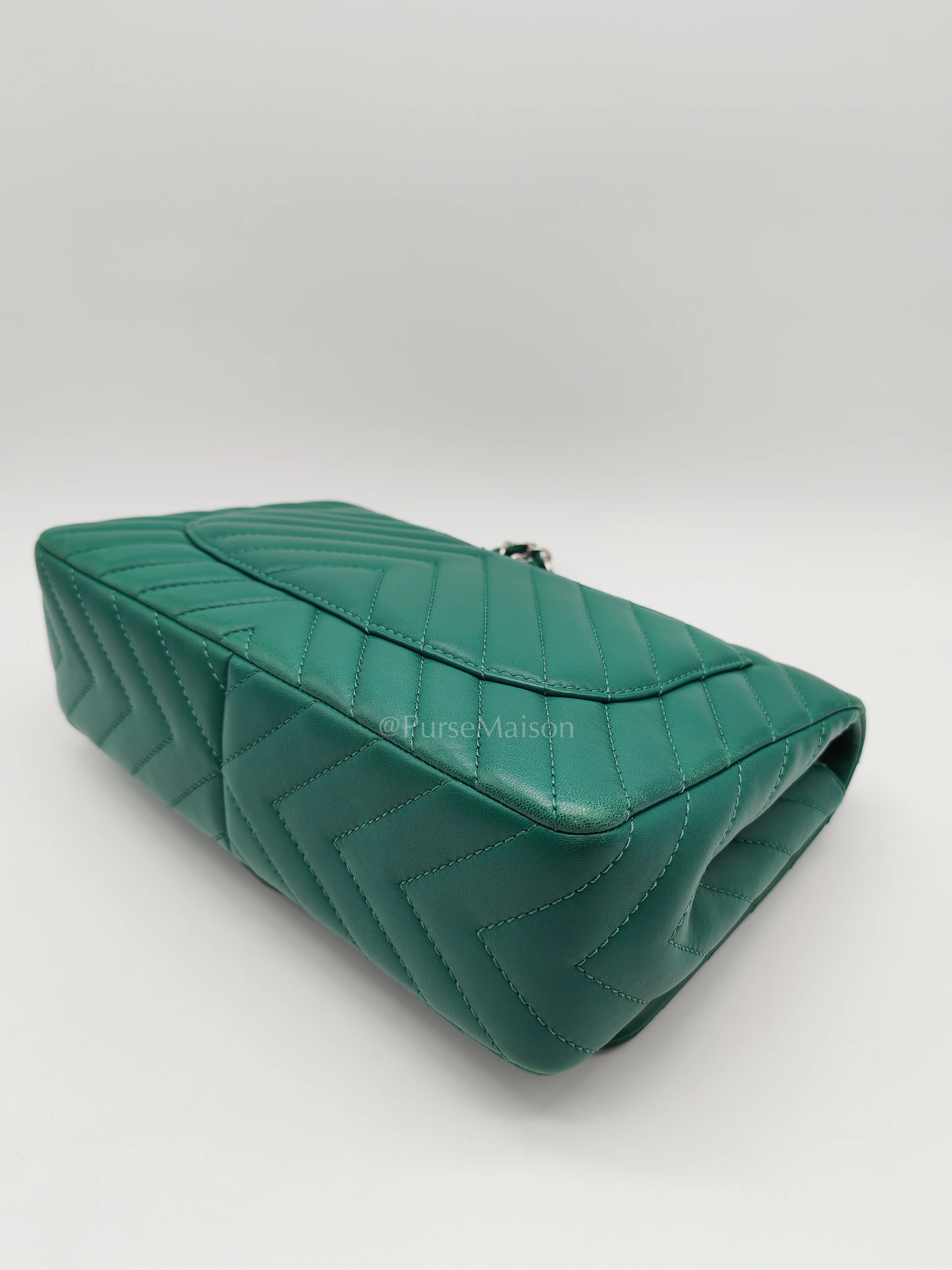 Chanel Classic Single Flap in Green Chevron Lambskin Leather & Silver Hardware (Series 13) - Image 11