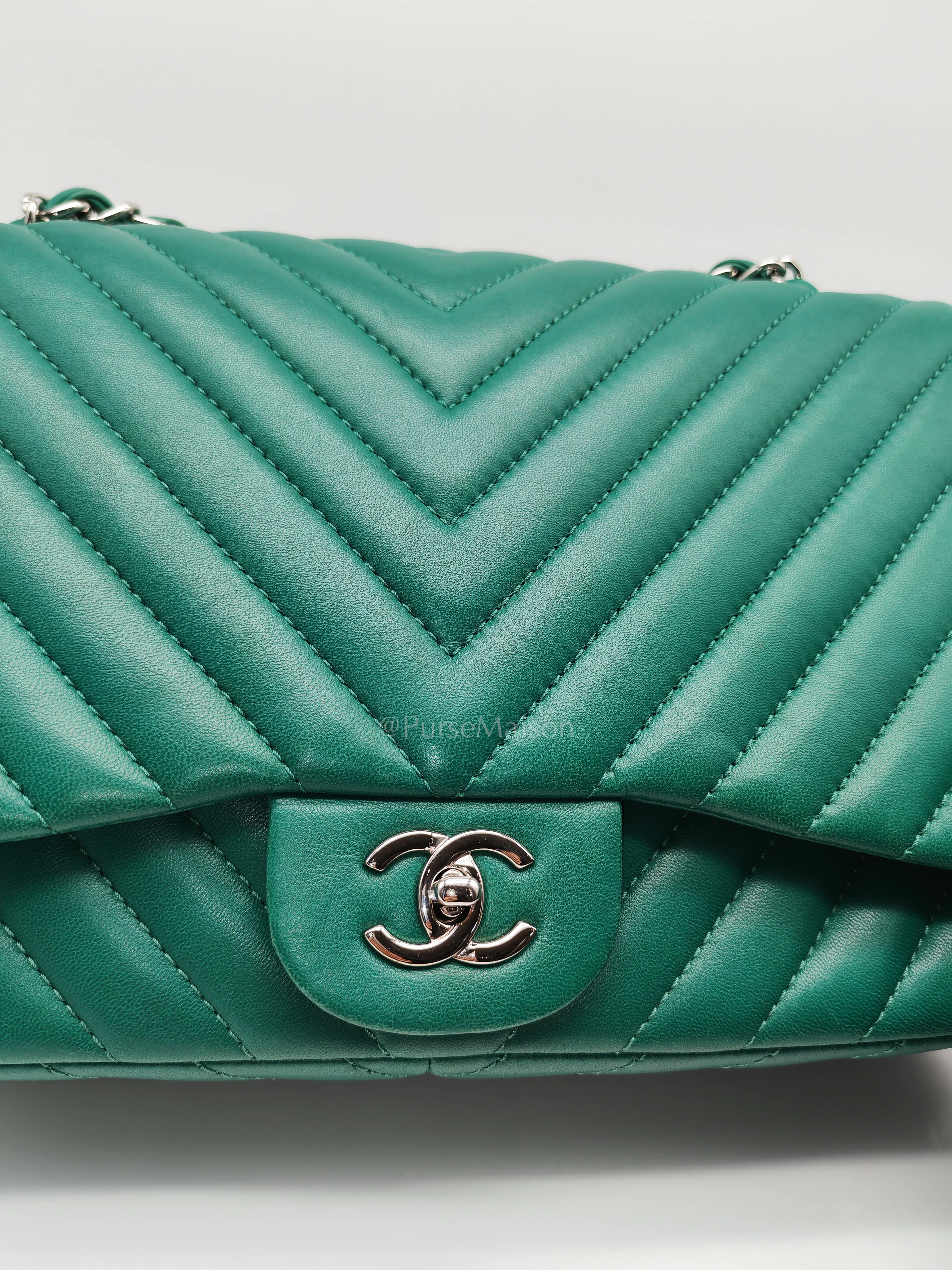 Chanel Classic Single Flap in Green Chevron Lambskin Leather & Silver Hardware (Series 13) - Image 14