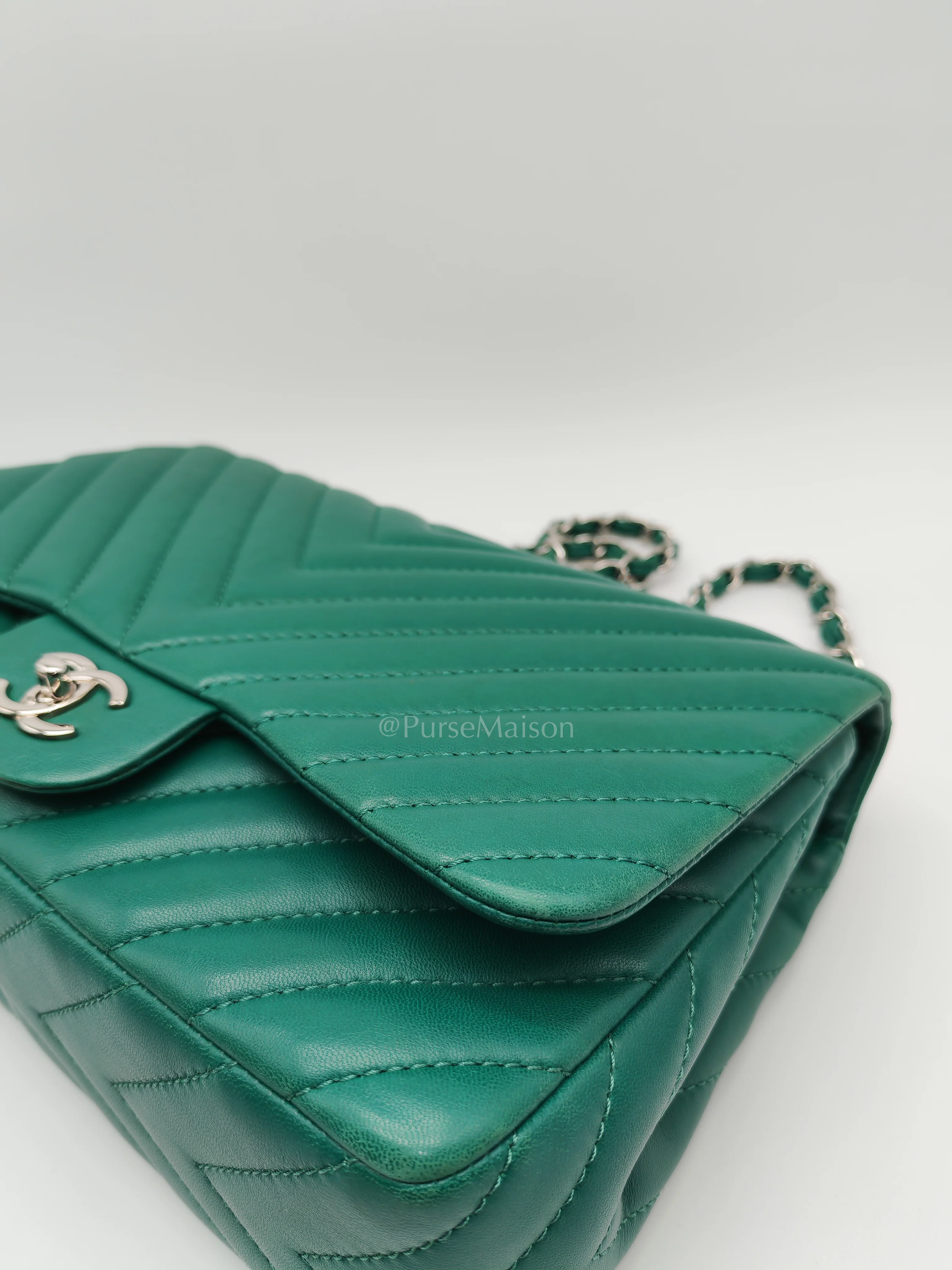 Chanel Classic Single Flap in Green Chevron Lambskin Leather & Silver Hardware (Series 13) - Image 17