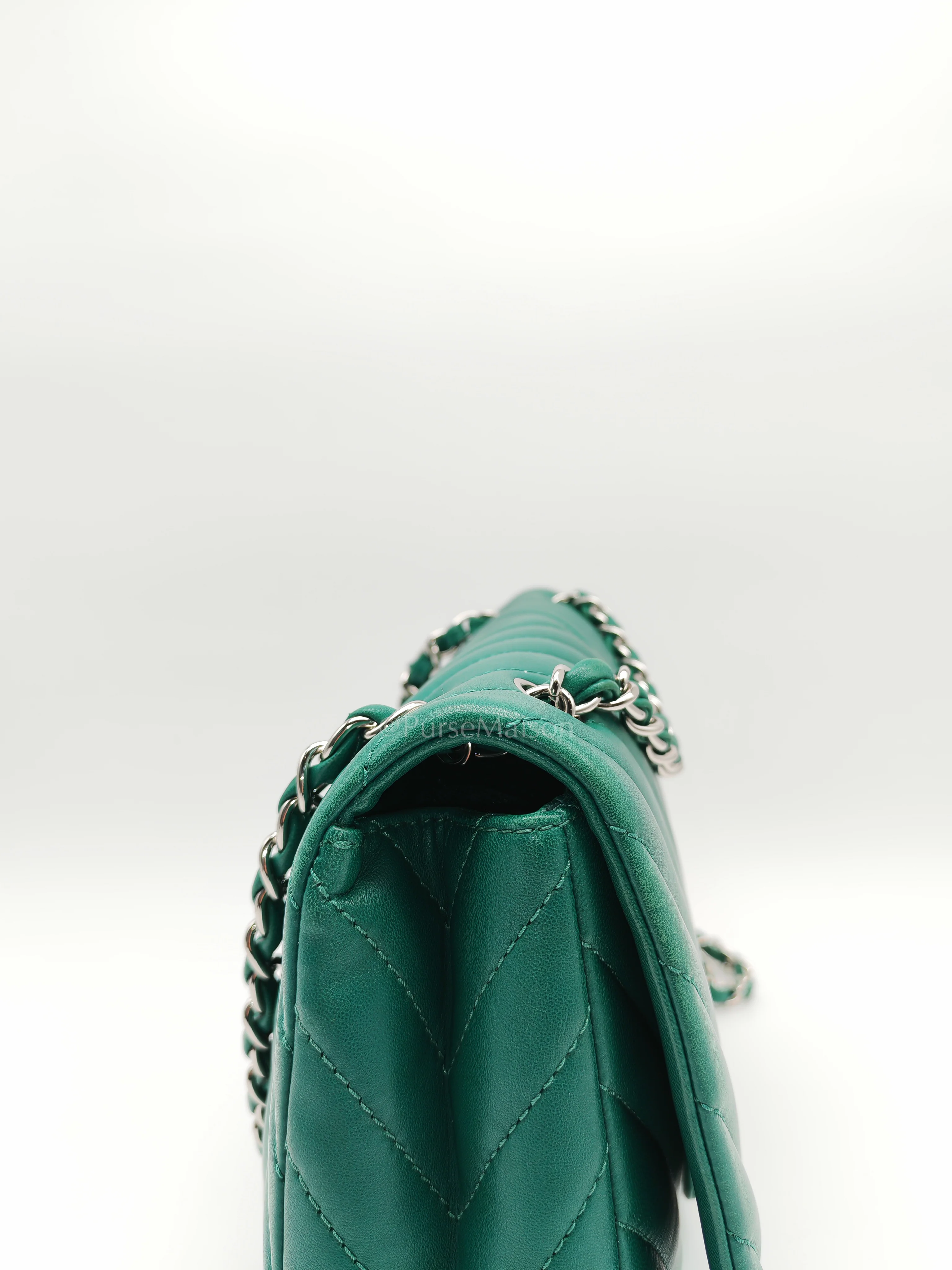 Chanel Classic Single Flap in Green Chevron Lambskin Leather & Silver Hardware (Series 13) - Image 19