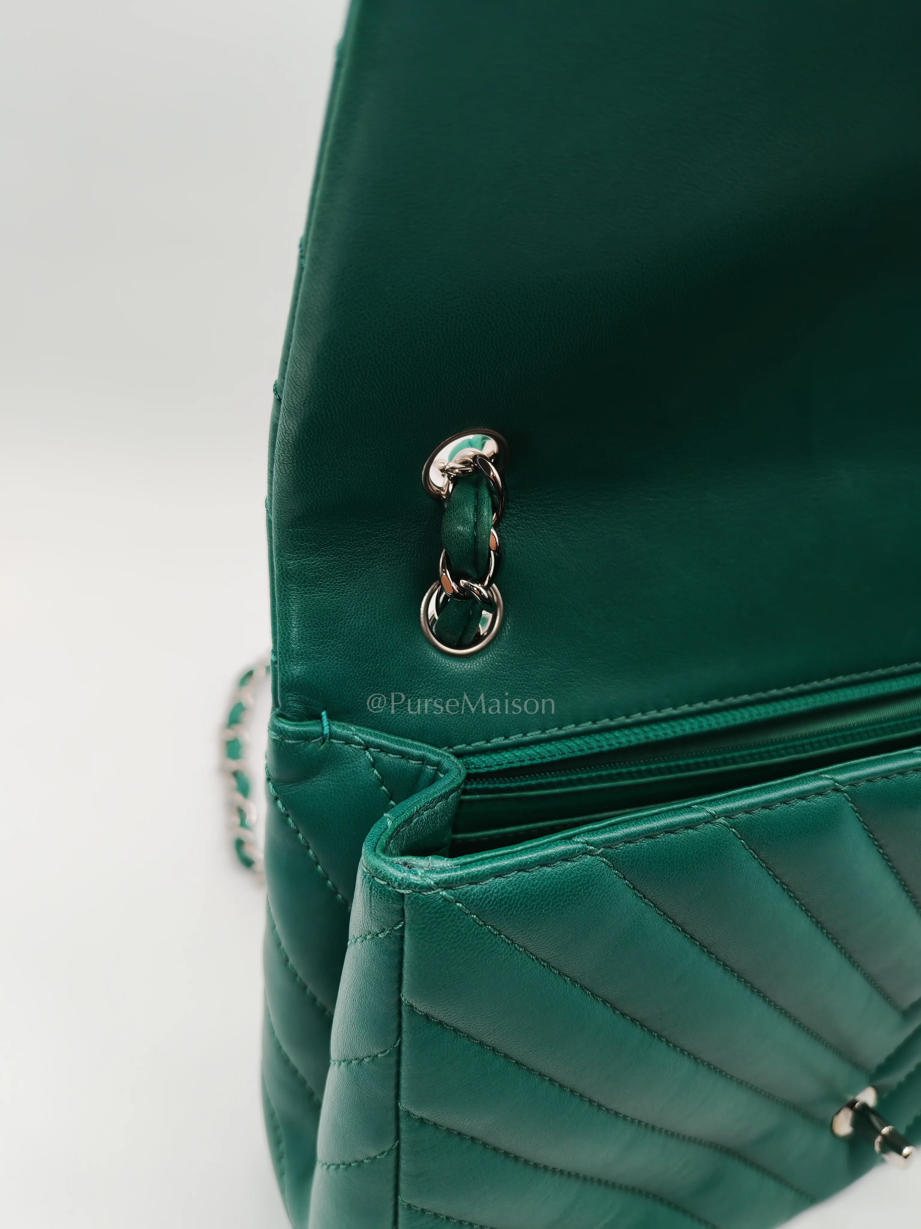 Chanel Classic Single Flap in Green Chevron Lambskin Leather & Silver Hardware (Series 13) - Image 29