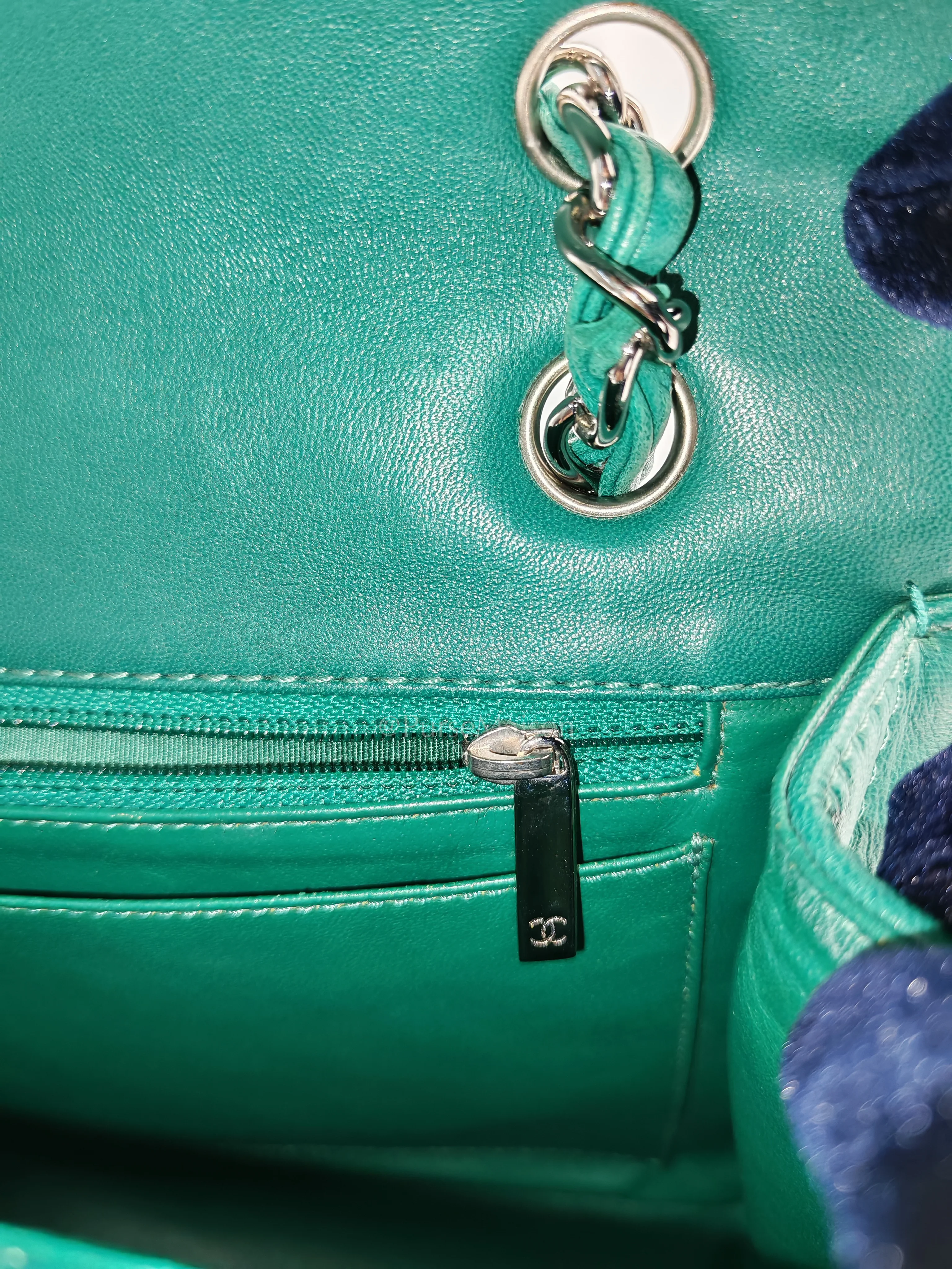 Chanel Classic Single Flap in Green Chevron Lambskin Leather & Silver Hardware (Series 13) - Image 31