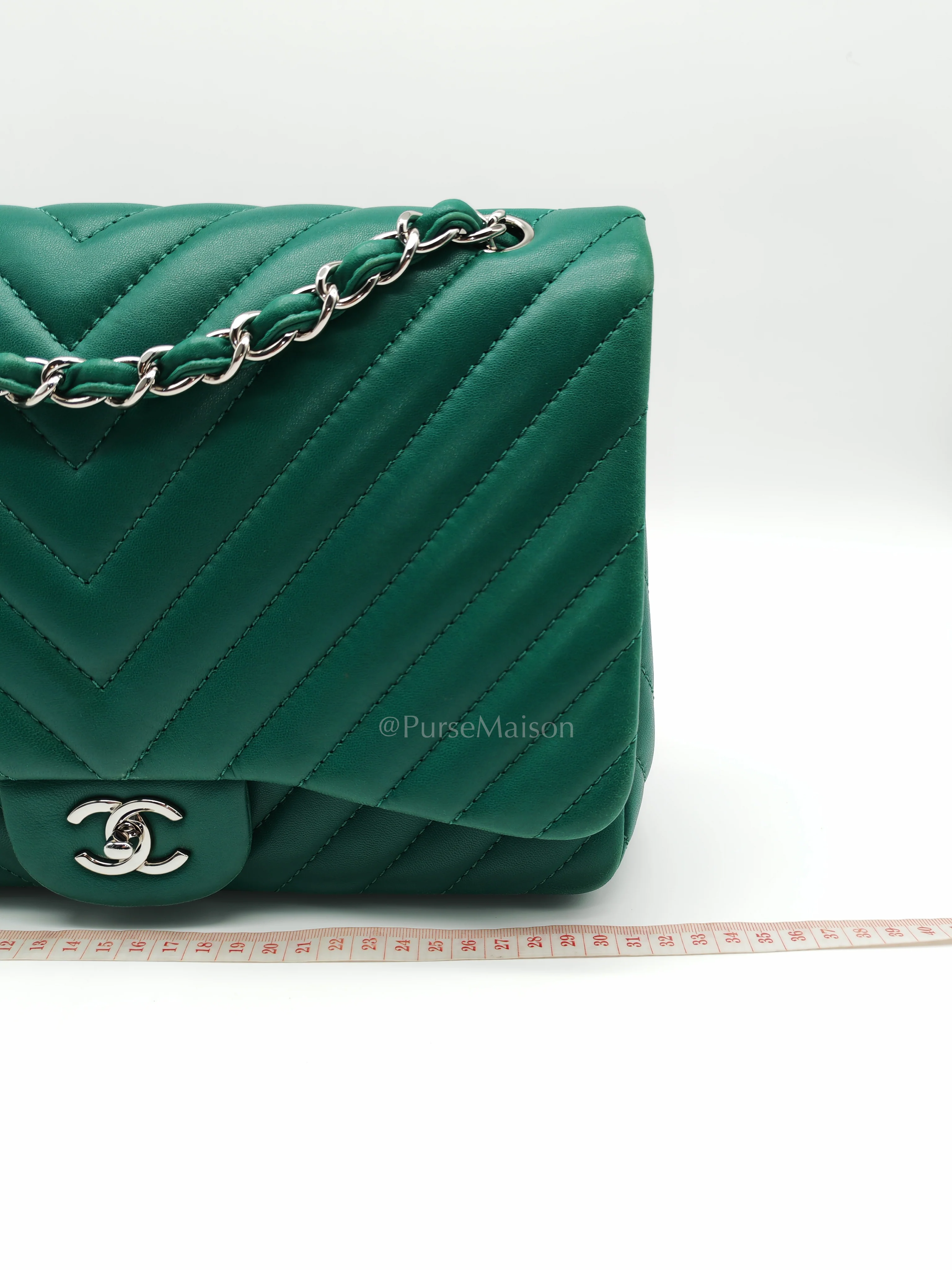 Chanel Classic Single Flap in Green Chevron Lambskin Leather & Silver Hardware (Series 13) - Image 34