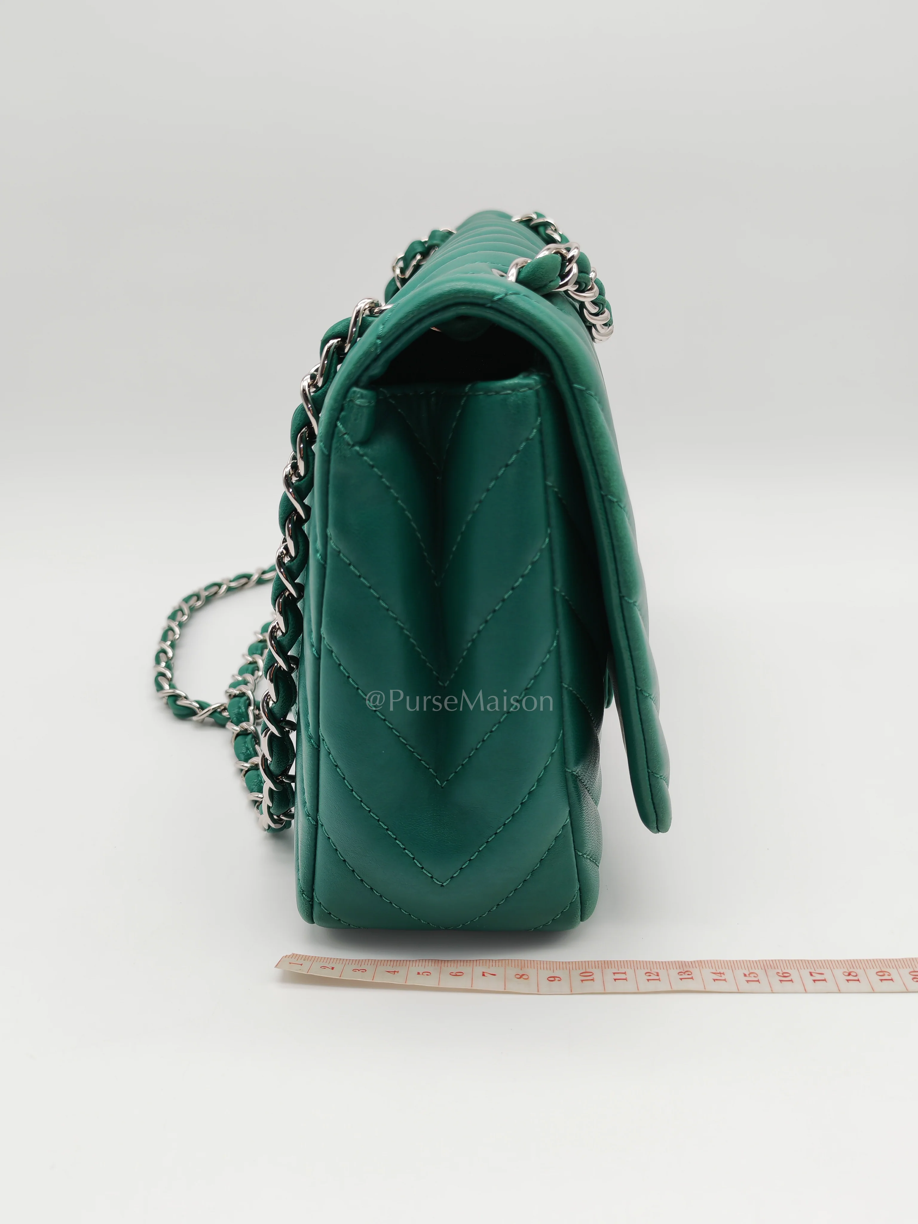 Chanel Classic Single Flap in Green Chevron Lambskin Leather & Silver Hardware (Series 13) - Image 36
