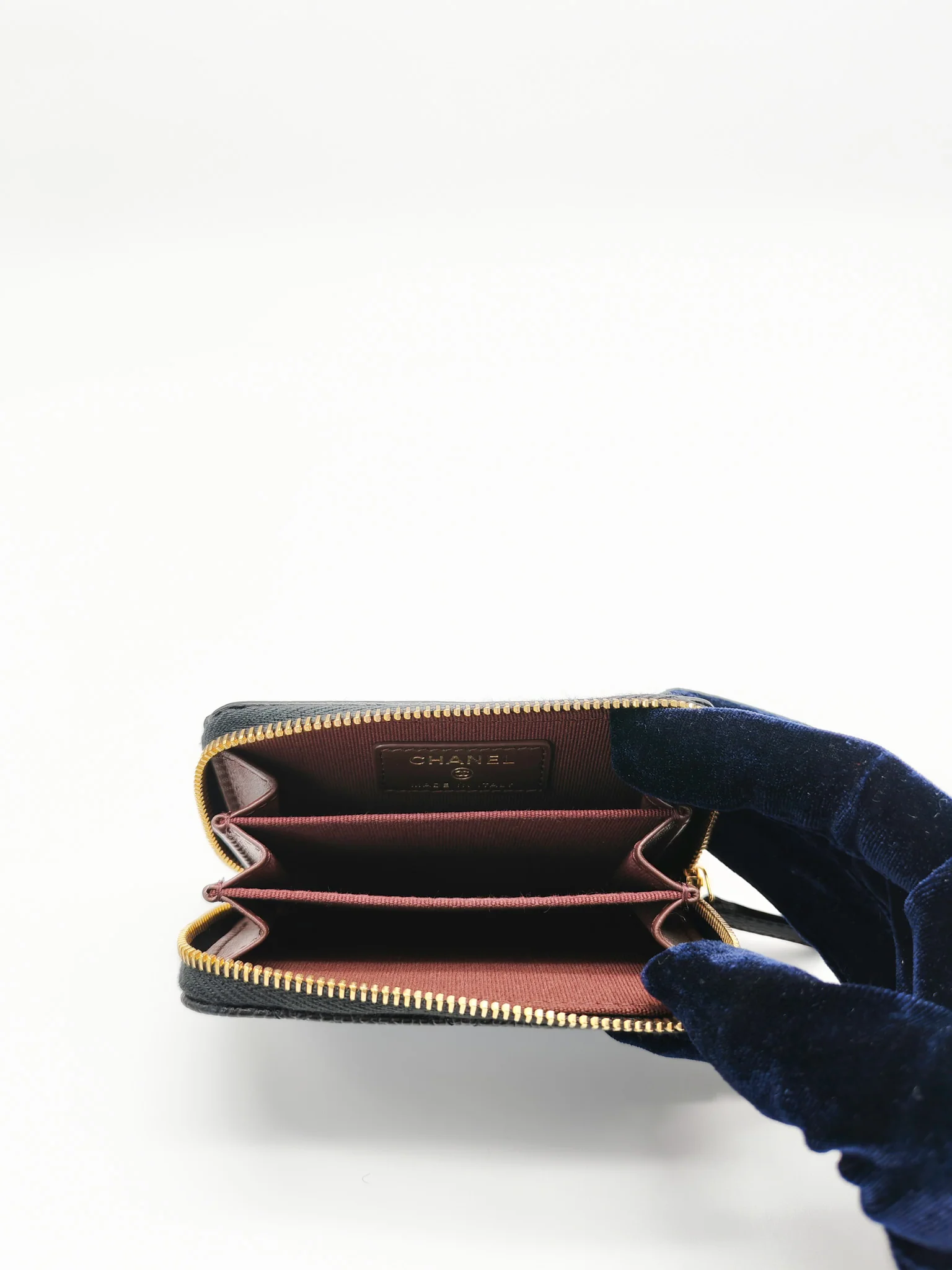 Chanel Classic Zipped Coin Purse/Card Holder in Black Caviar Leather & Gold Hardware Microchip - Image 14