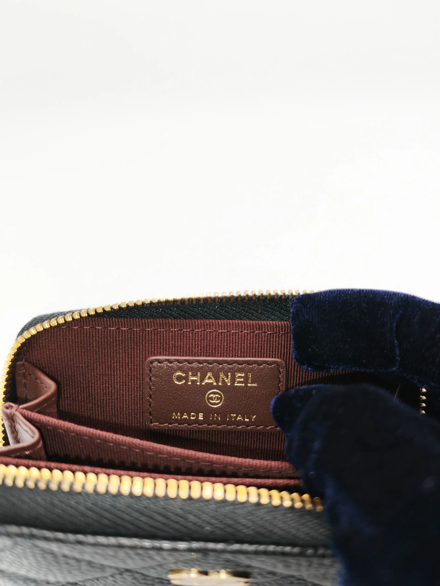 Chanel Classic Zipped Coin Purse/Card Holder in Black Caviar Leather & Gold Hardware Microchip - Image 15