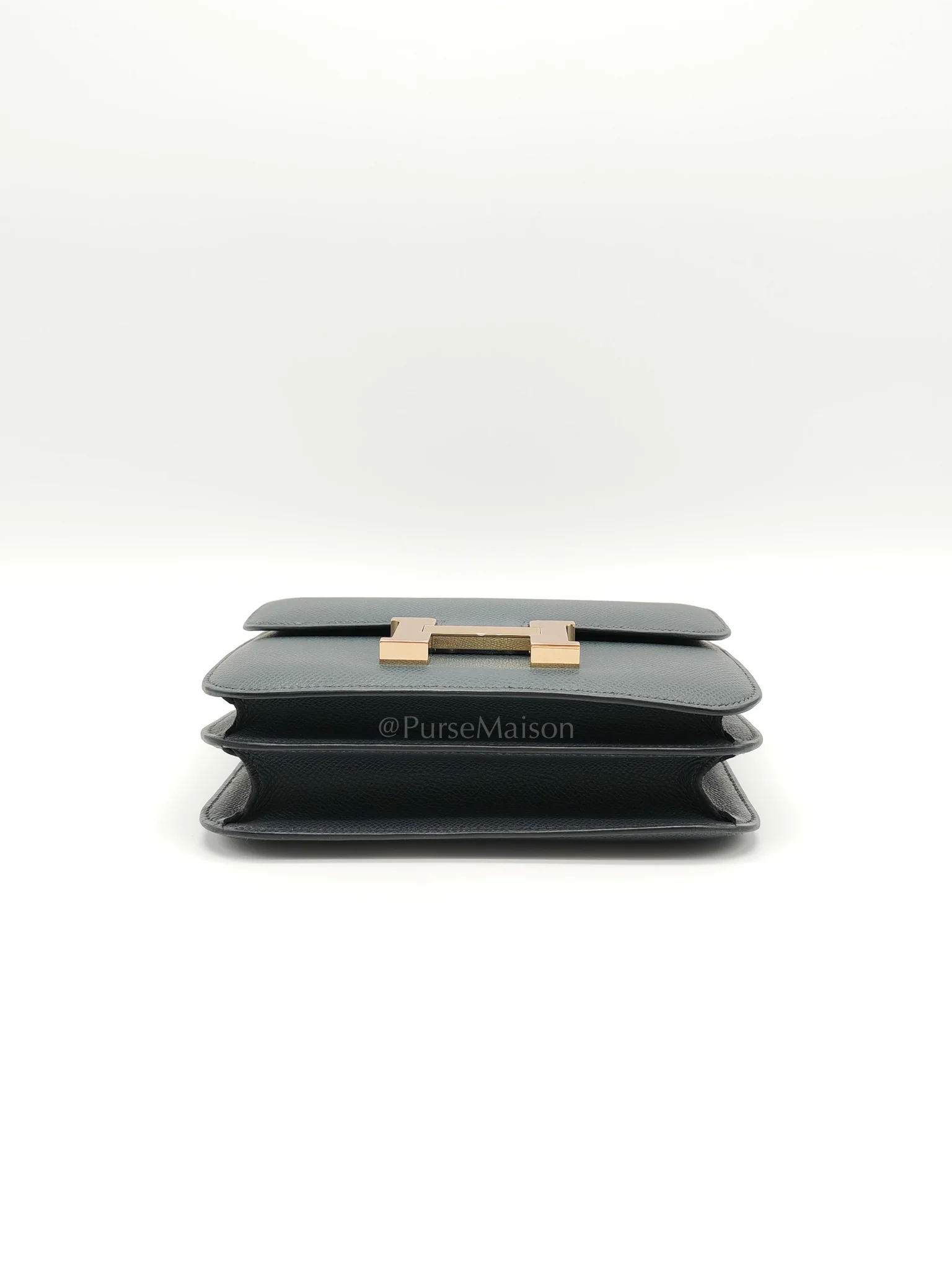 Hermes Constance 18 Mirror in Gris Misty Epsom Leather & Permabrass Hardware Stamp W (2024) - Image 7