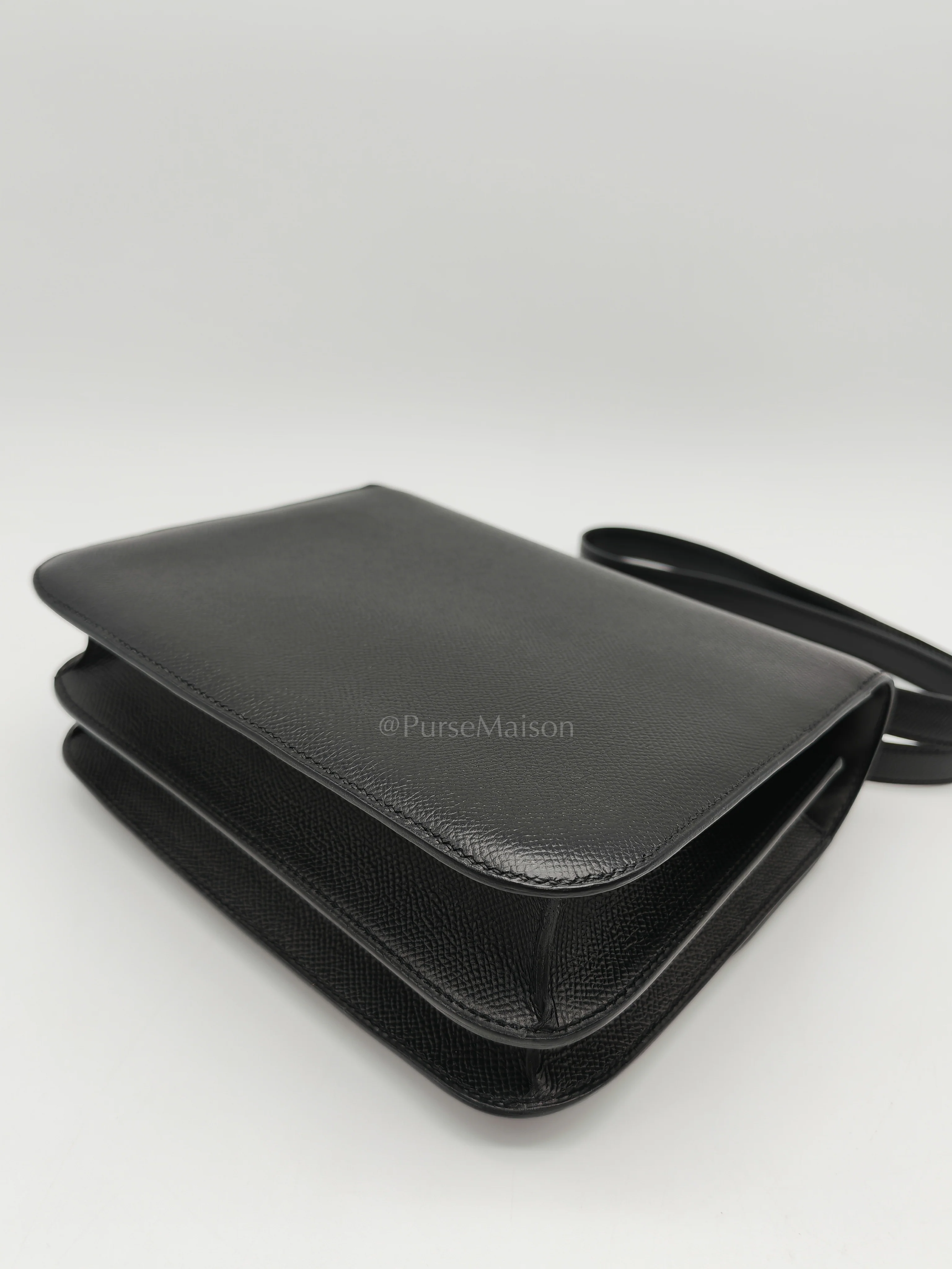 Hermes Constance 24 in Black Epsom Leather and Gold Hardware Stamp Y (2020) - Image 11