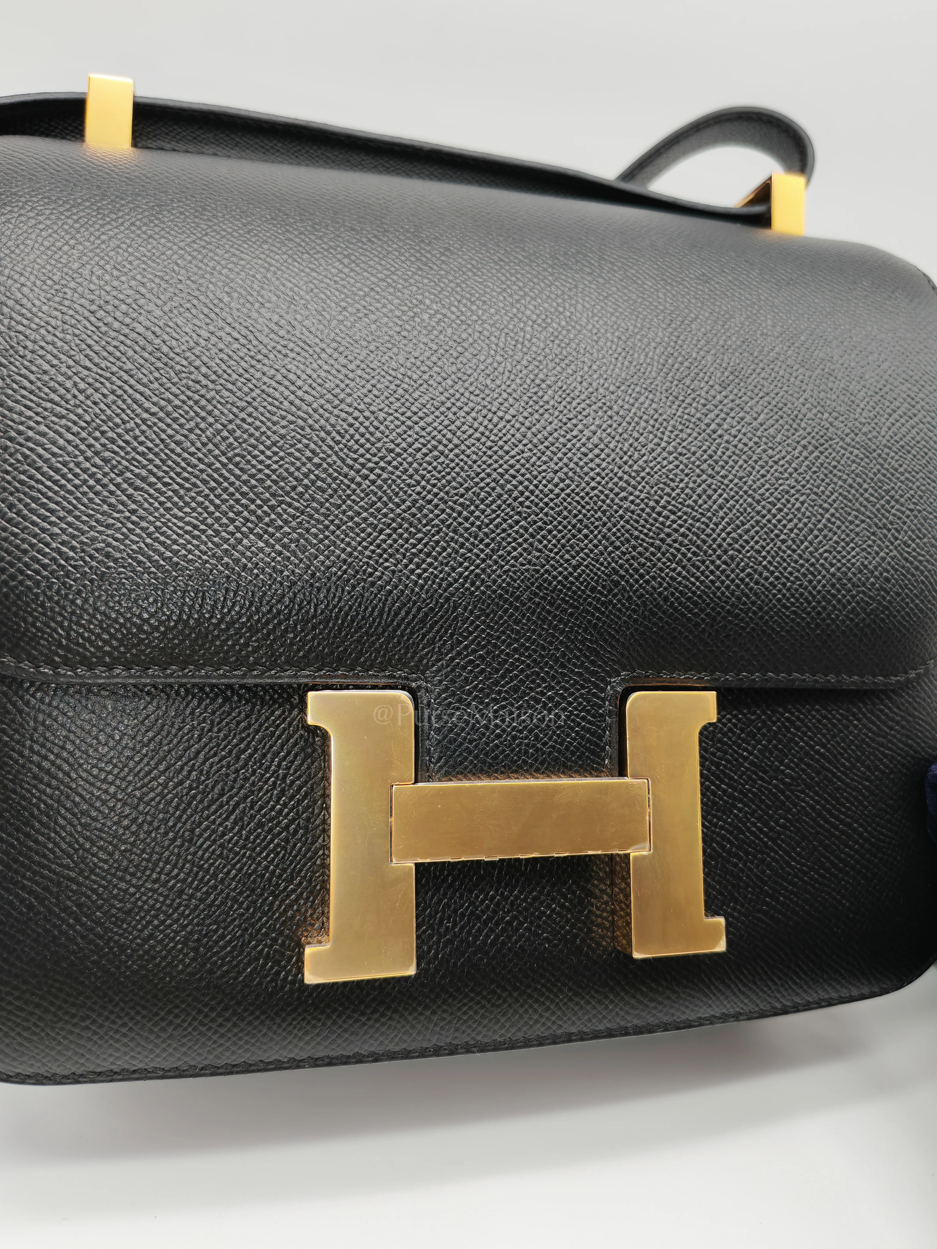 Hermes Constance 24 in Black Epsom Leather and Gold Hardware Stamp Y (2020) - Image 12