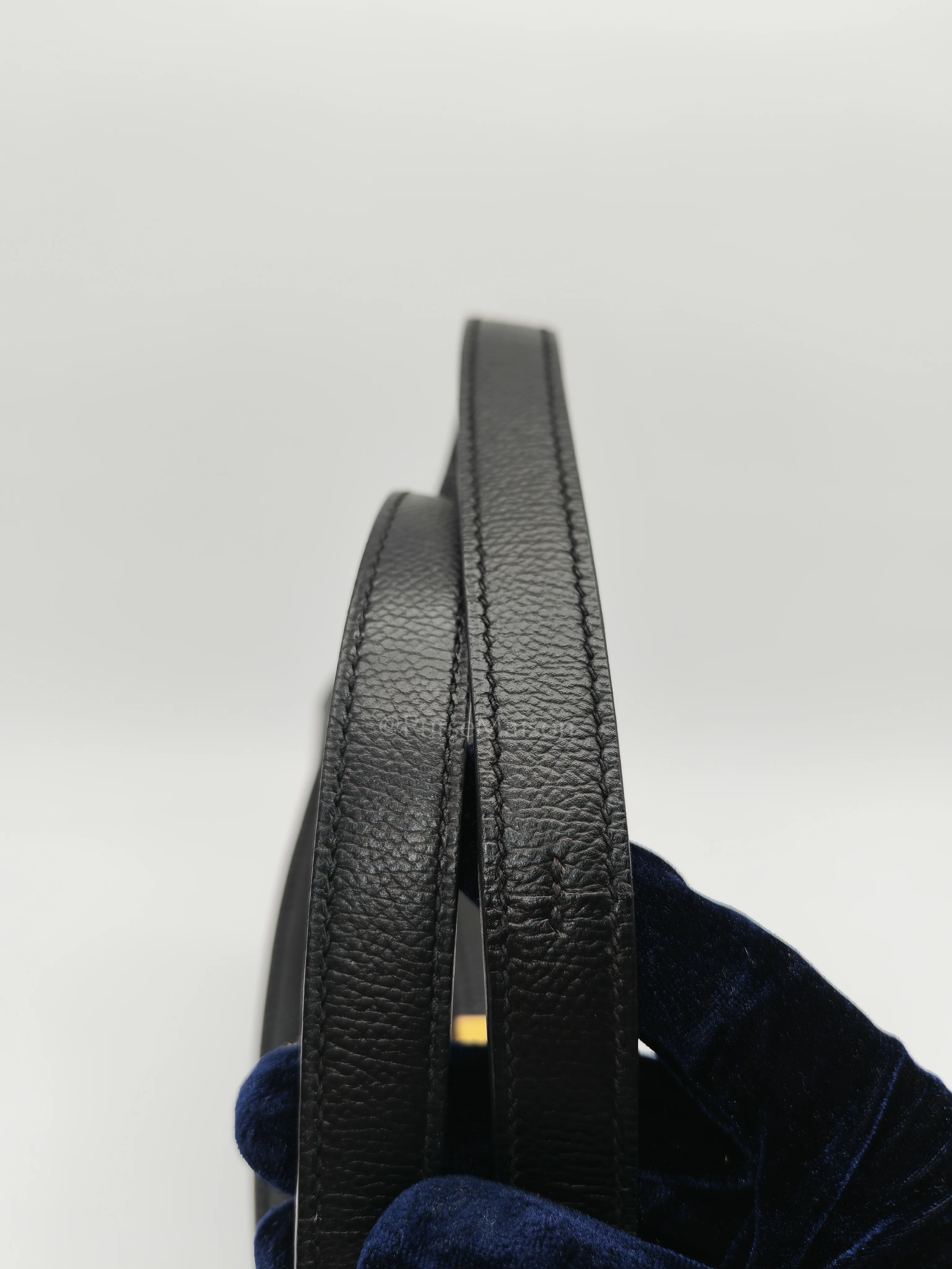 Hermes Constance 24 in Black Epsom Leather and Gold Hardware Stamp Y (2020) - Image 13