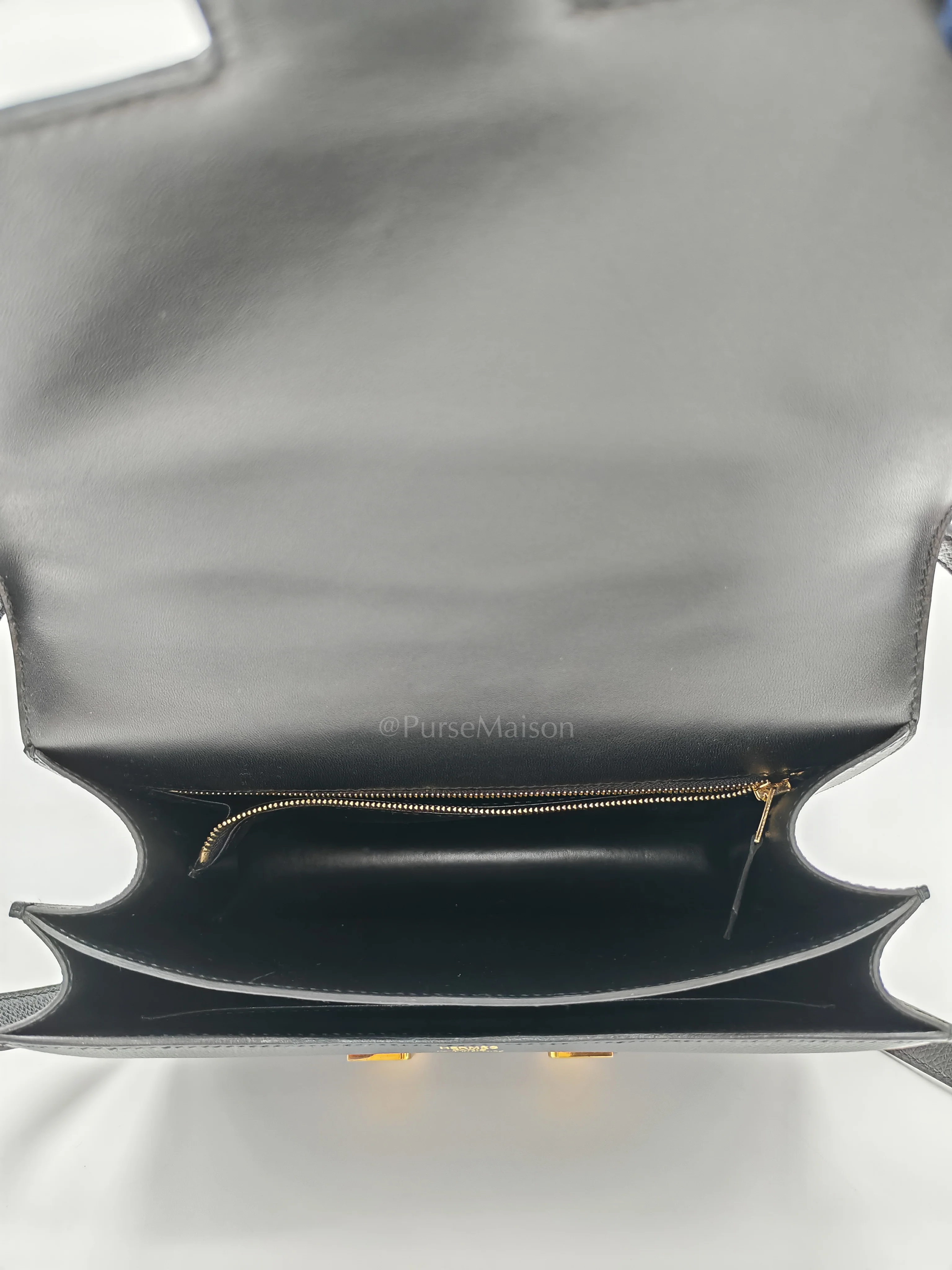 Hermes Constance 24 in Black Epsom Leather and Gold Hardware Stamp Y (2020) - Image 17