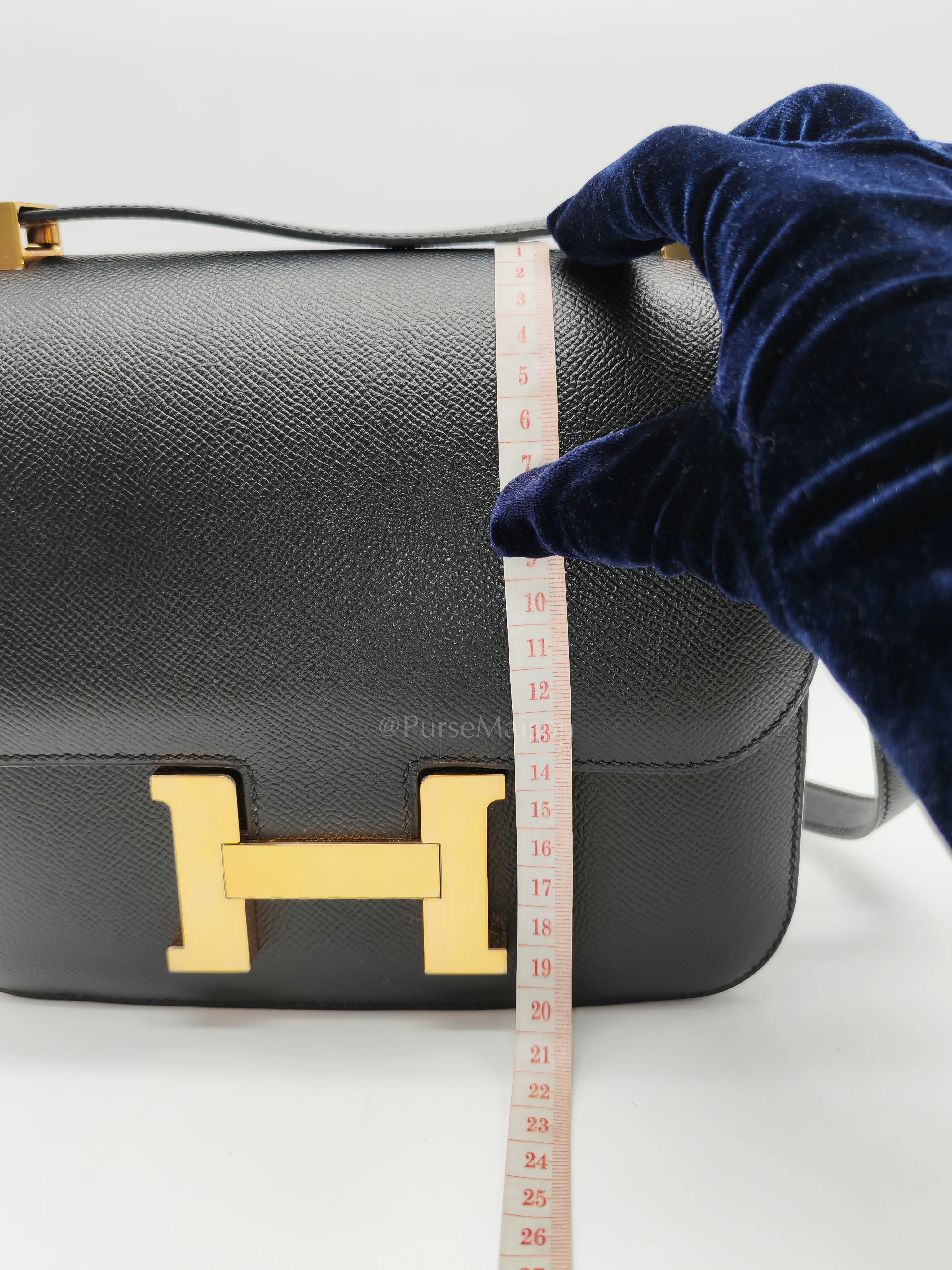 Hermes Constance 24 in Black Epsom Leather and Gold Hardware Stamp Y (2020) - Image 25